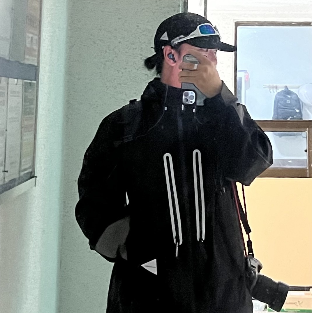 And Wander Pertex Shield Rain Jacket Black, Oakley Flak Silver Frame Clear To Black Iridium Photochromic Lenses Low Bridge Fit 착용 스타일 - 1