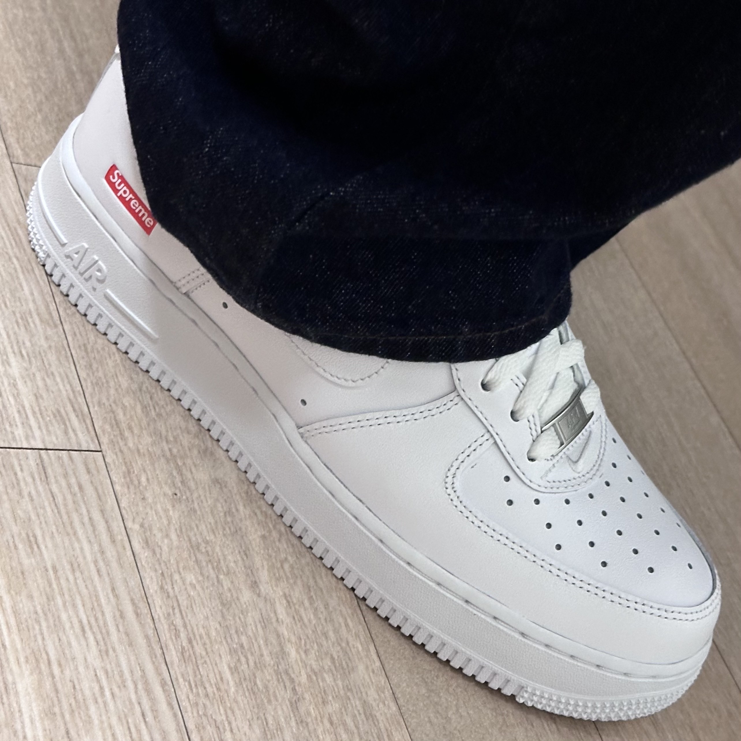 Nike x Supreme Air Force 1 Low White 착용 스타일