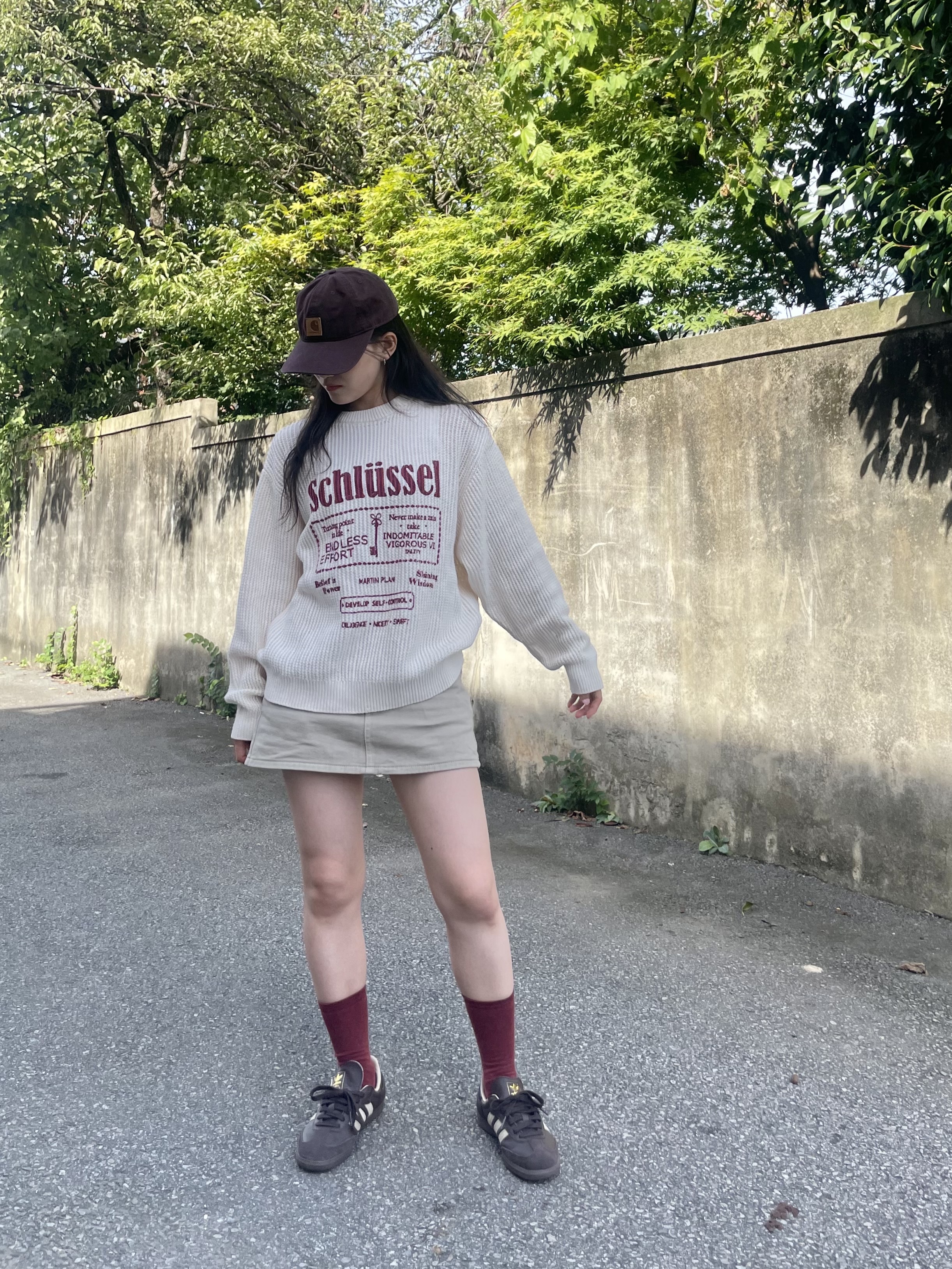 Carhartt Canvas Cap Blackberry, Adidas Samba OG Dark Brown Clay Brown 착용 스타일 - 4