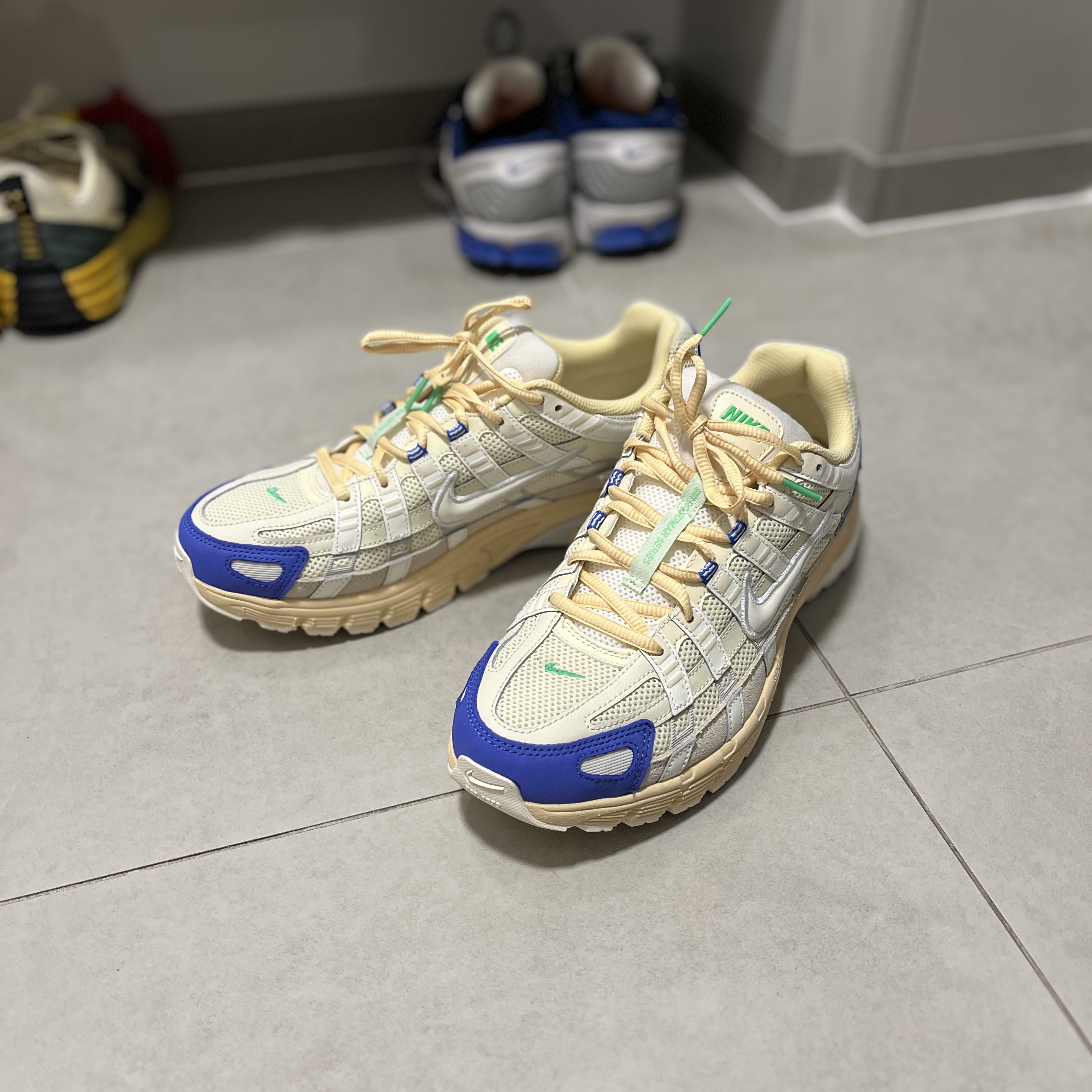 Nike P-6000 Coconut Milk Medium Blue 착용 스타일