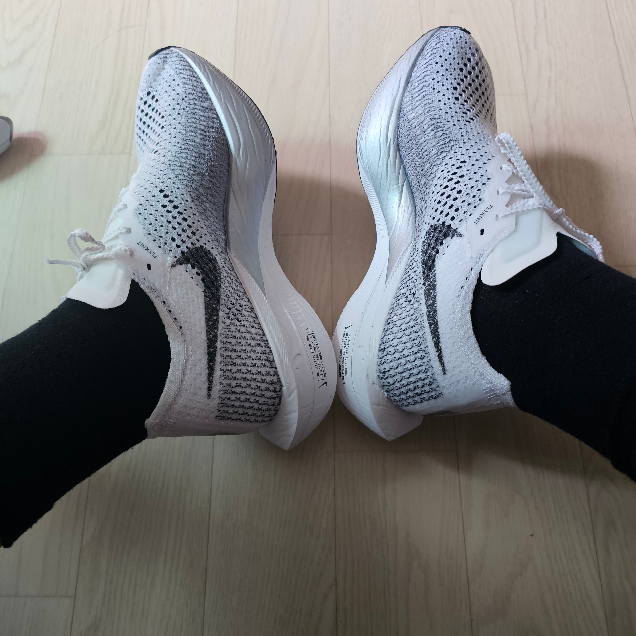 Nike ZoomX Vaporfly Next% 3 White Grey 착용 스타일