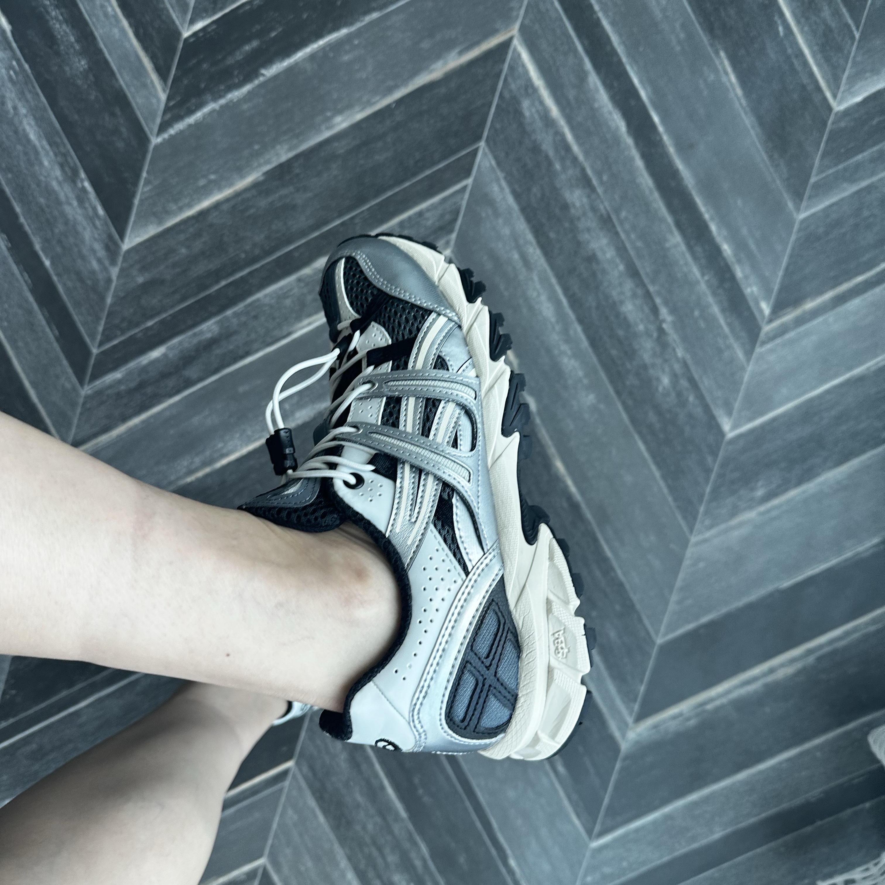 Asics Unlimited Gel-Sonoma 15-50 Steel Grey Pure Silver 착용 스타일