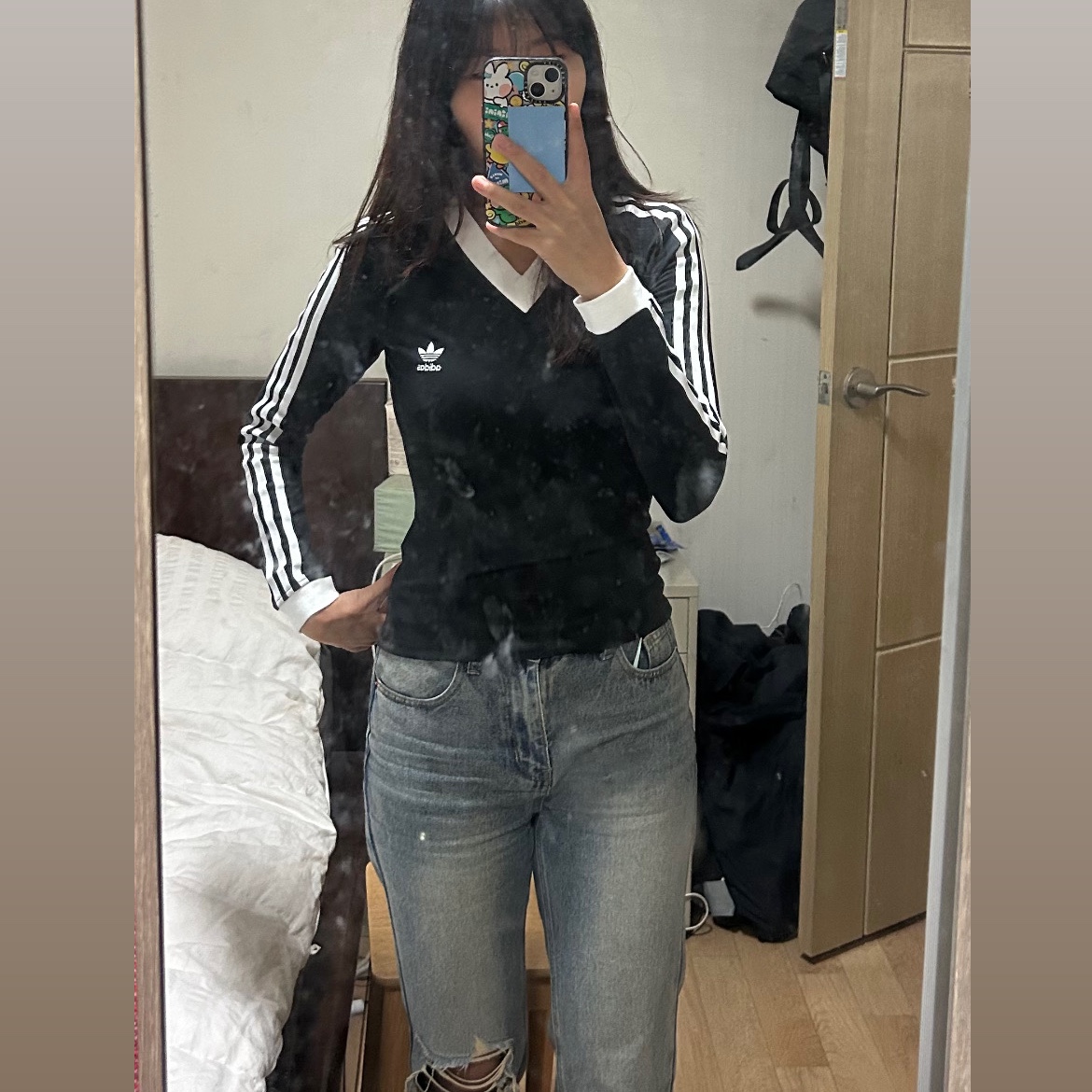 (W) Adidas V-Neck Long Sleeve T-Shirt Black - KR Sizing 착용 스타일