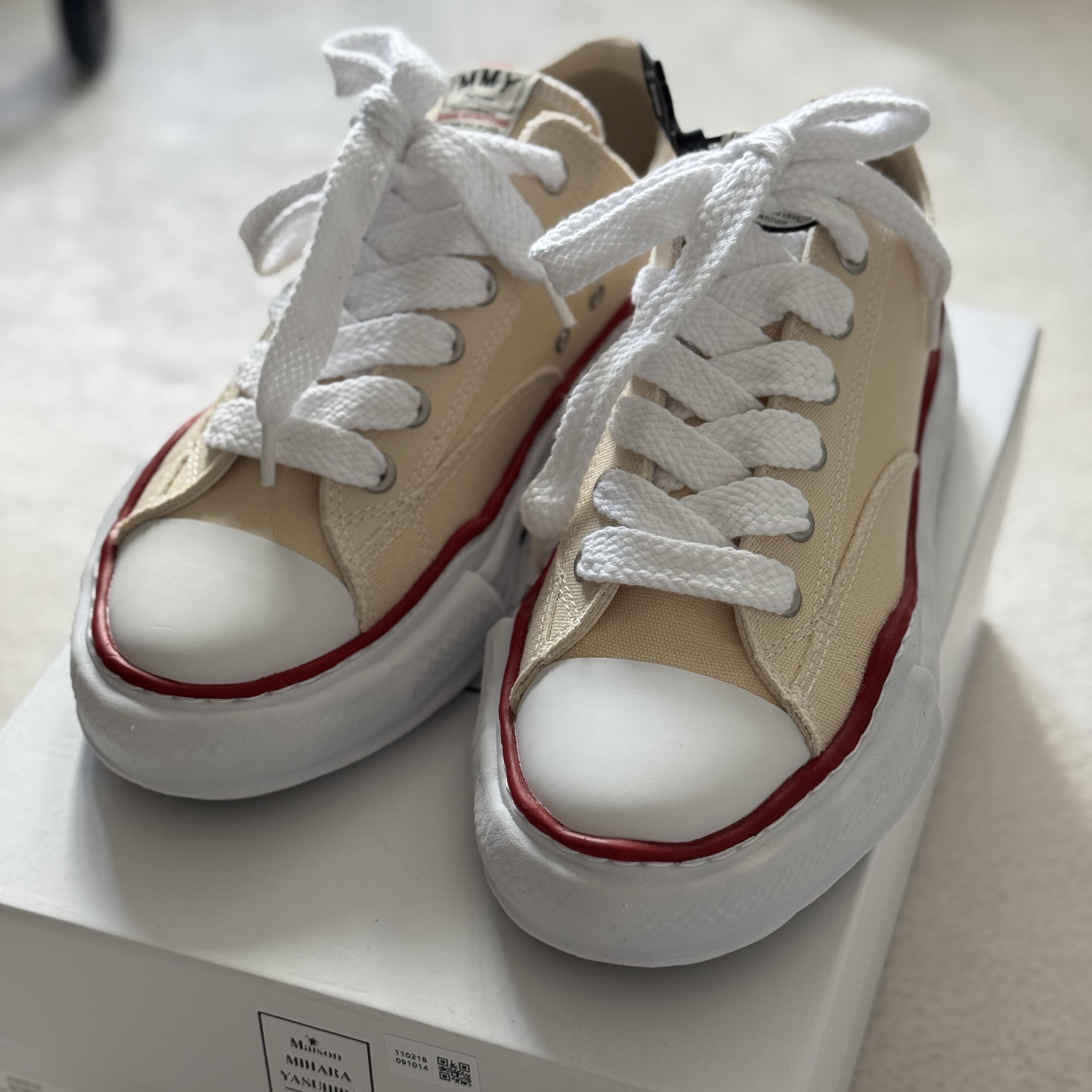 Maison Mihara Yasuhiro Peterson OG Sole Canvas Low-top Sneakers Natural 착용 스타일 - 3