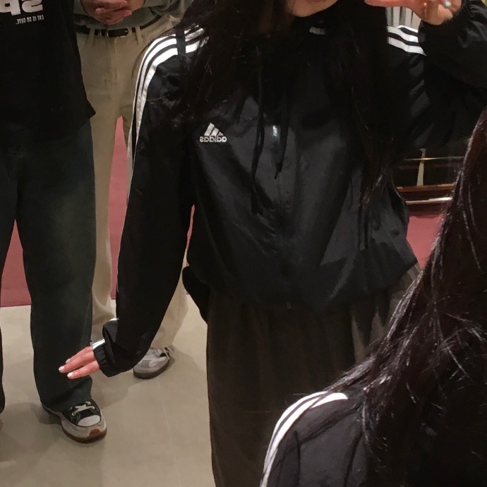 (W) Adidas Essential 3S Woven Windbreaker Jacket Black White - KR Sizing 착용 스타일