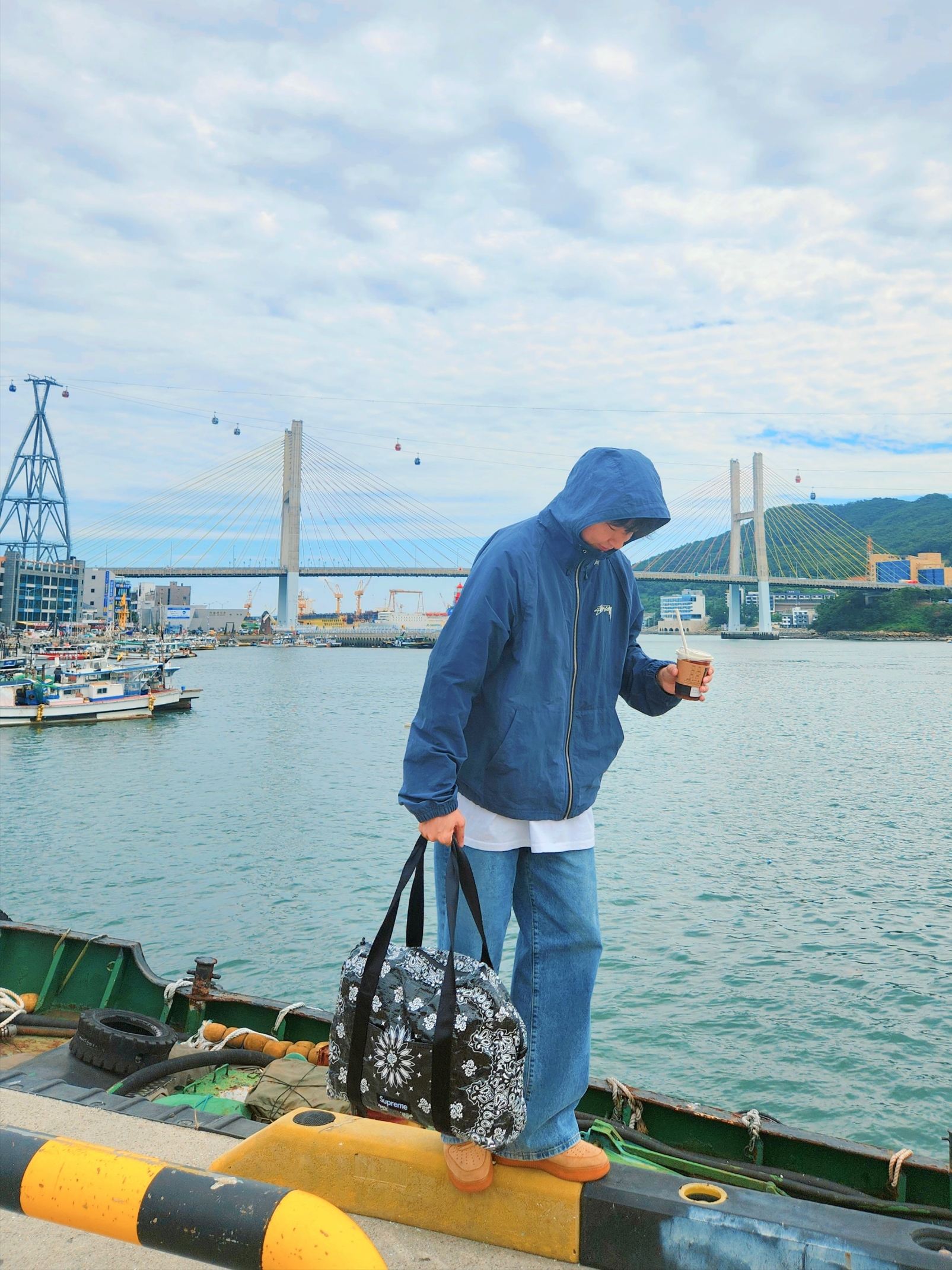 Stussy Wave Dye Beach Shell Jacket Navy, Supreme Bandana Tarp Small Duffle Bag Black - 21SS 착용 스타일 - 2