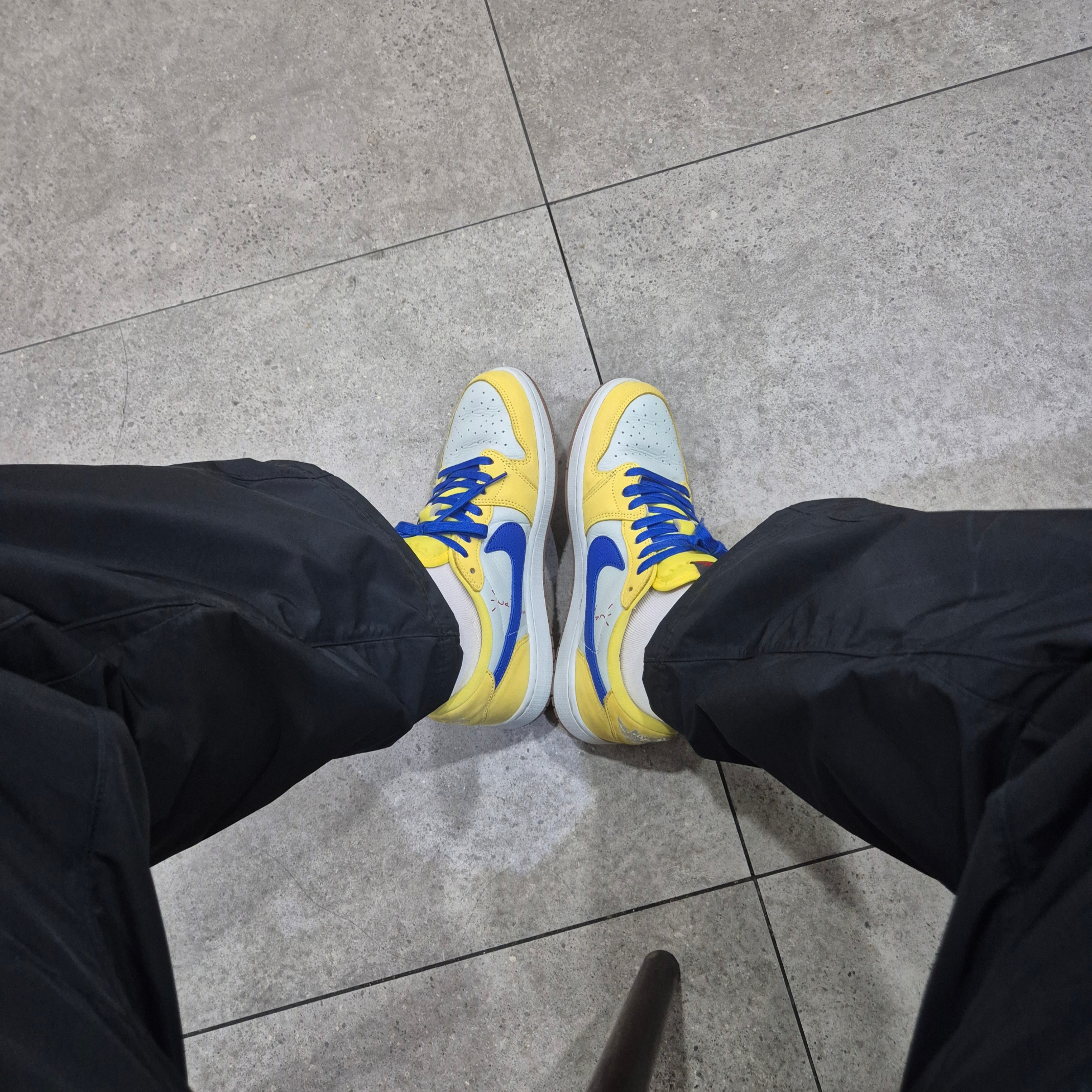 (W) Jordan 1 x Travis Scott Retro Low OG SP Canary 착용 스타일