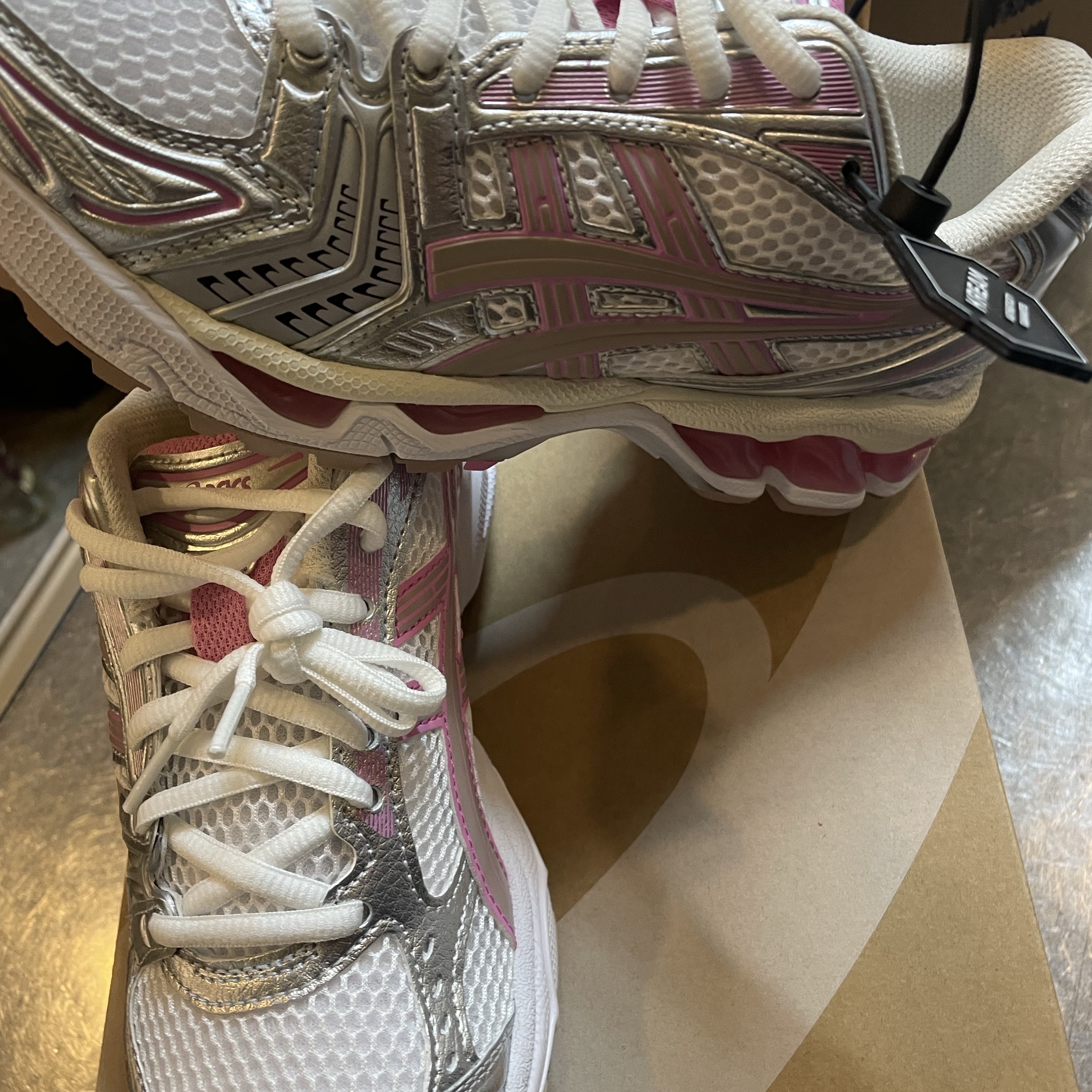 Asics Unlimited Gel-Kayano 14 White Fawn 착용 스타일