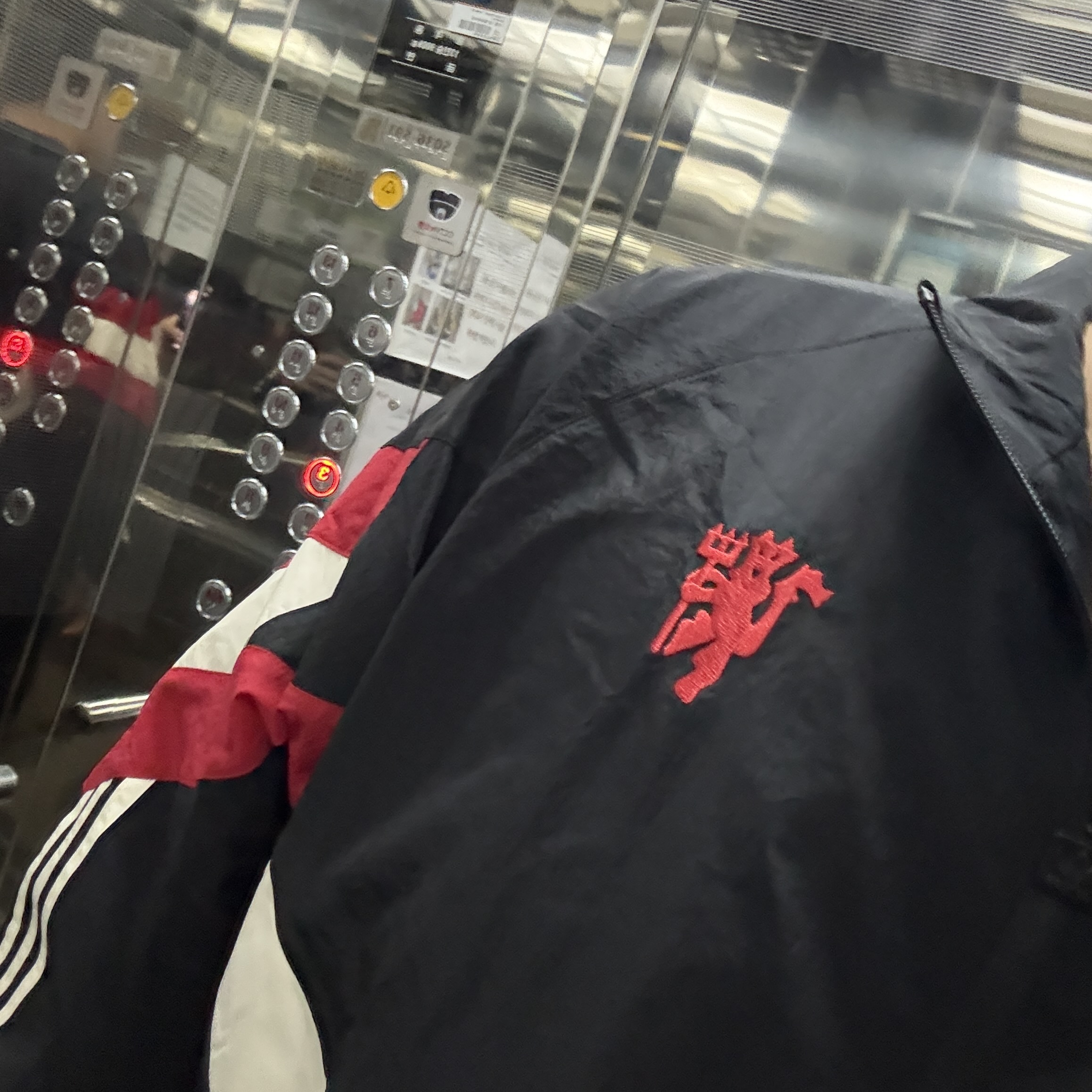 Adidas Manchester United Originals Track Top Black Red - KR Sizing 착용 스타일