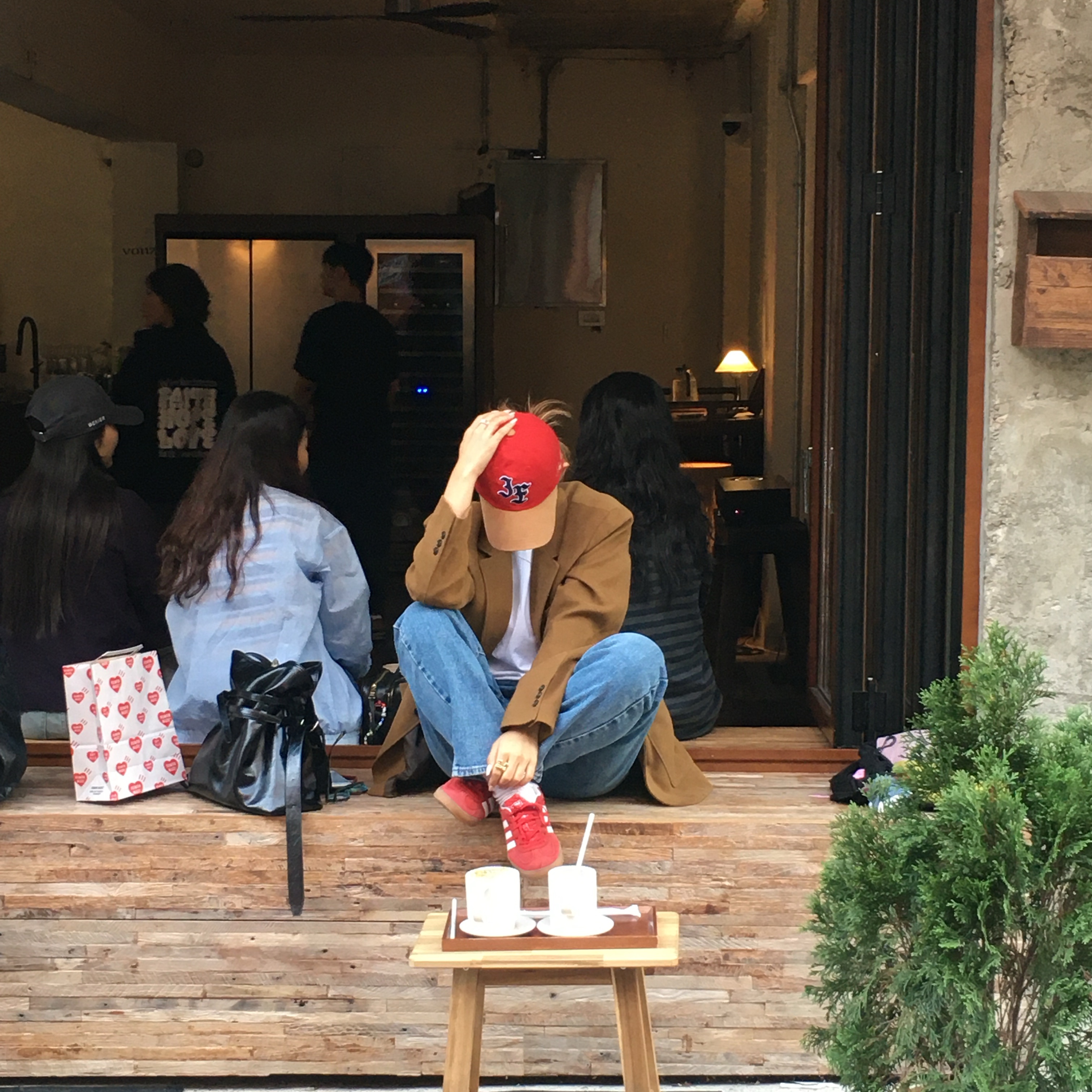Matin Kim Double Belted Strap Big Bag Black, Adidas Gazelle Indoor Better Scarlet Cloud White 착용 스타일 - 2