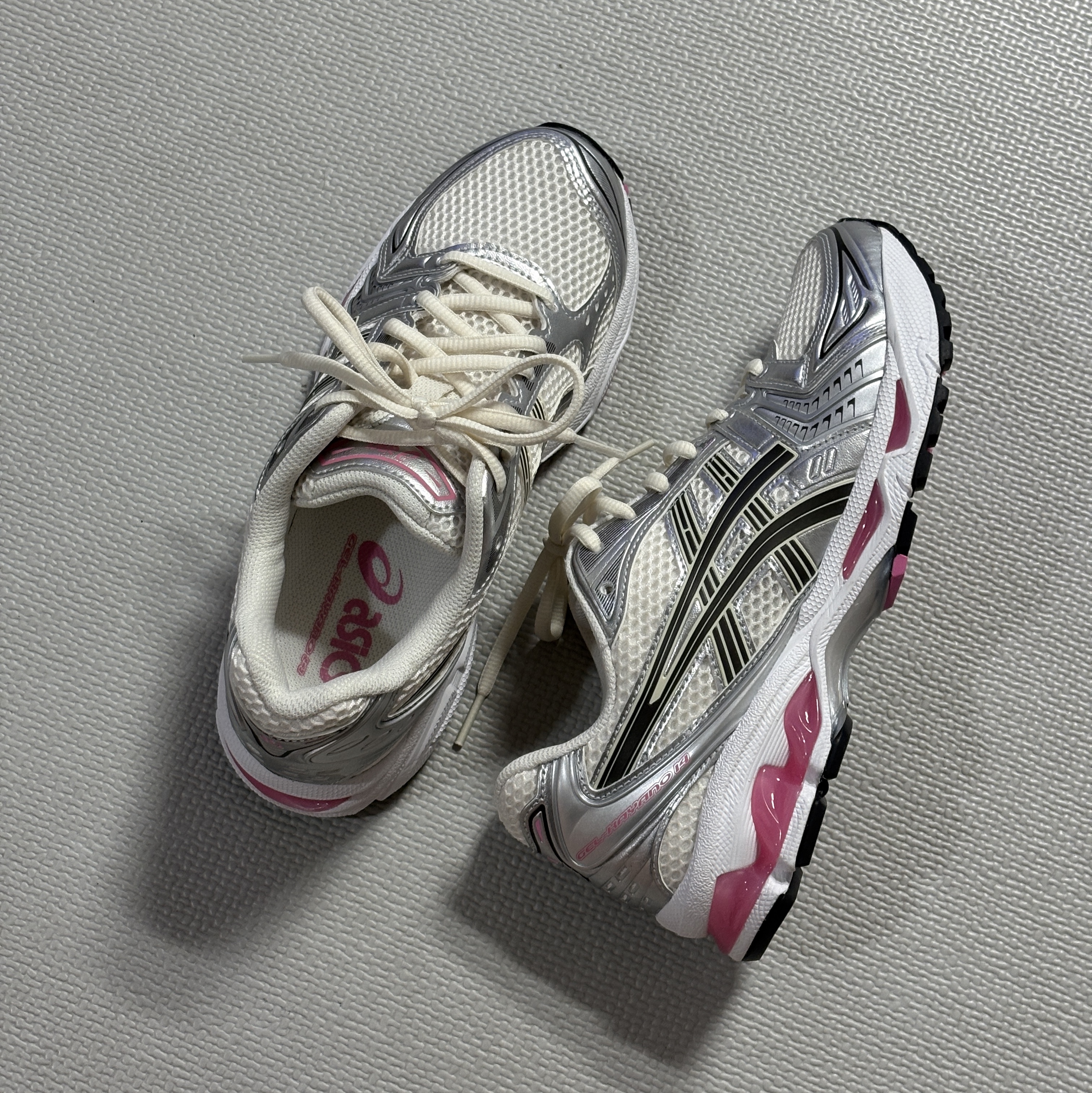 Asics Gel-Kayano 14 Cream Sweet Pink 착용 스타일 - 2