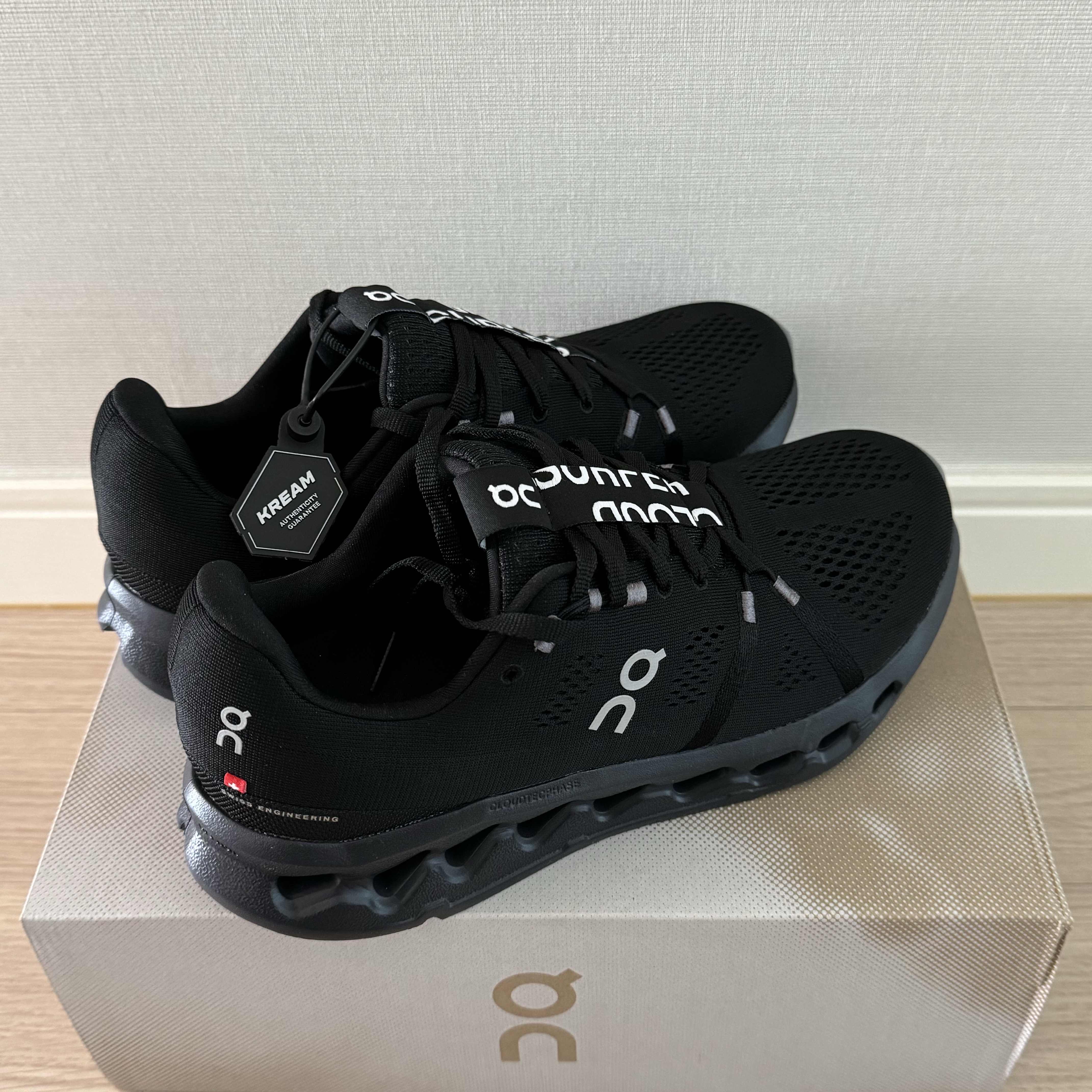 On Running Cloudsurfer All Black 착용 스타일 - 1