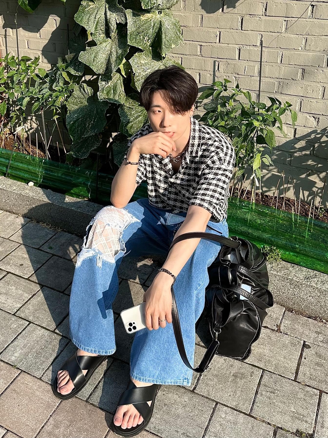 Matin Kim Big Coating Tote Bag Black, Our Legacy Ladon Brass Keychain Matte Nickel 착용 스타일 - 8