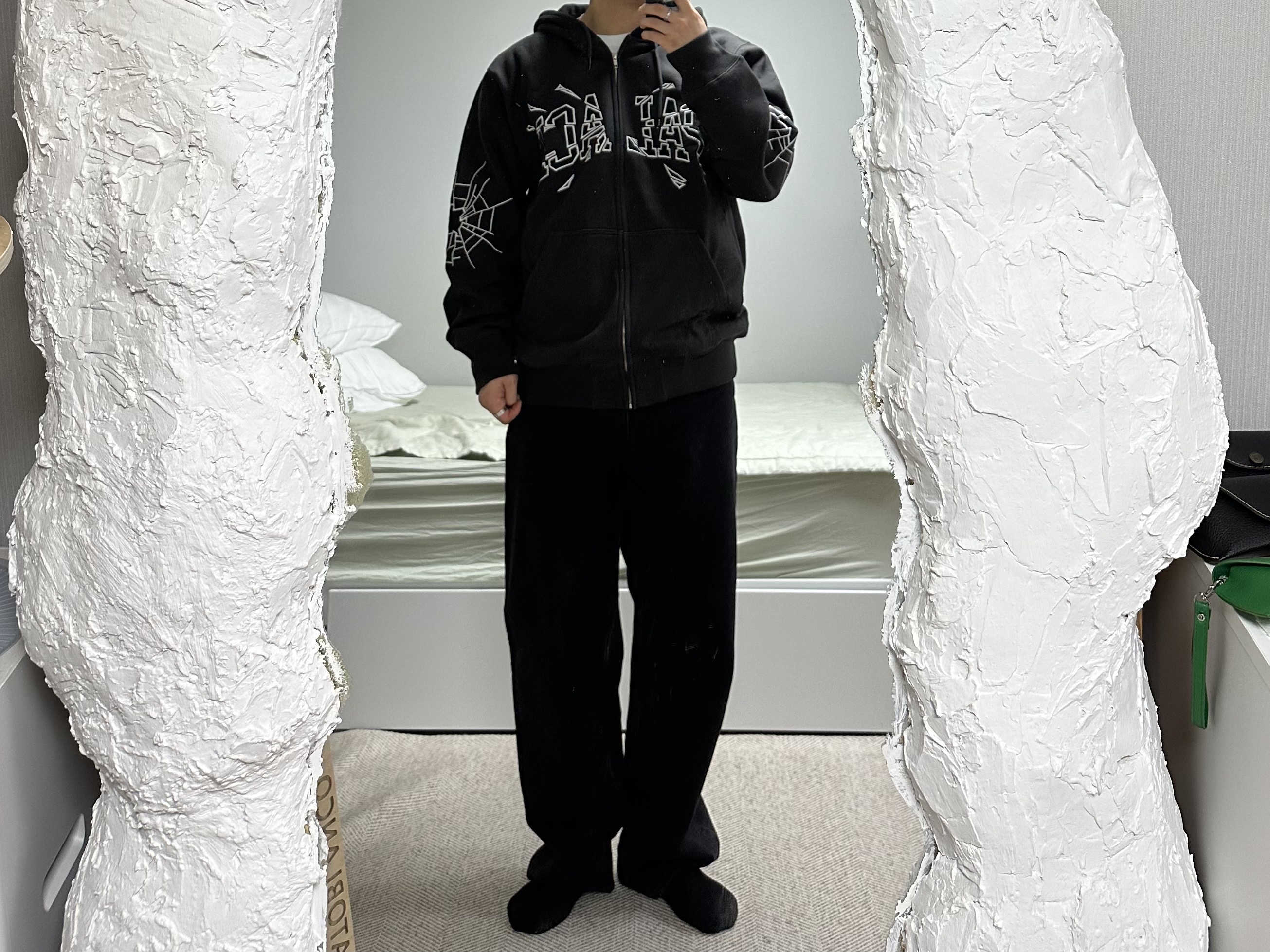 Palace Shatter Zip Hood Black - 24FW, Palace EL Script P90 Baggy Jean Black - 24FW 착용 스타일 - 1