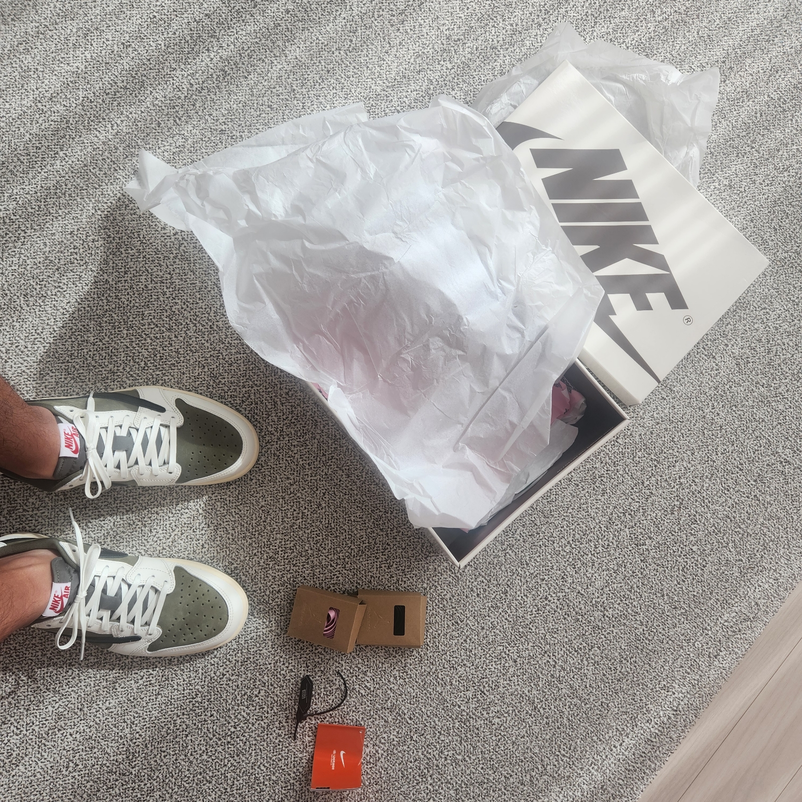 Jordan 1 x Travis Scott Retro Low OG SP Reverse Olive 착용 스타일