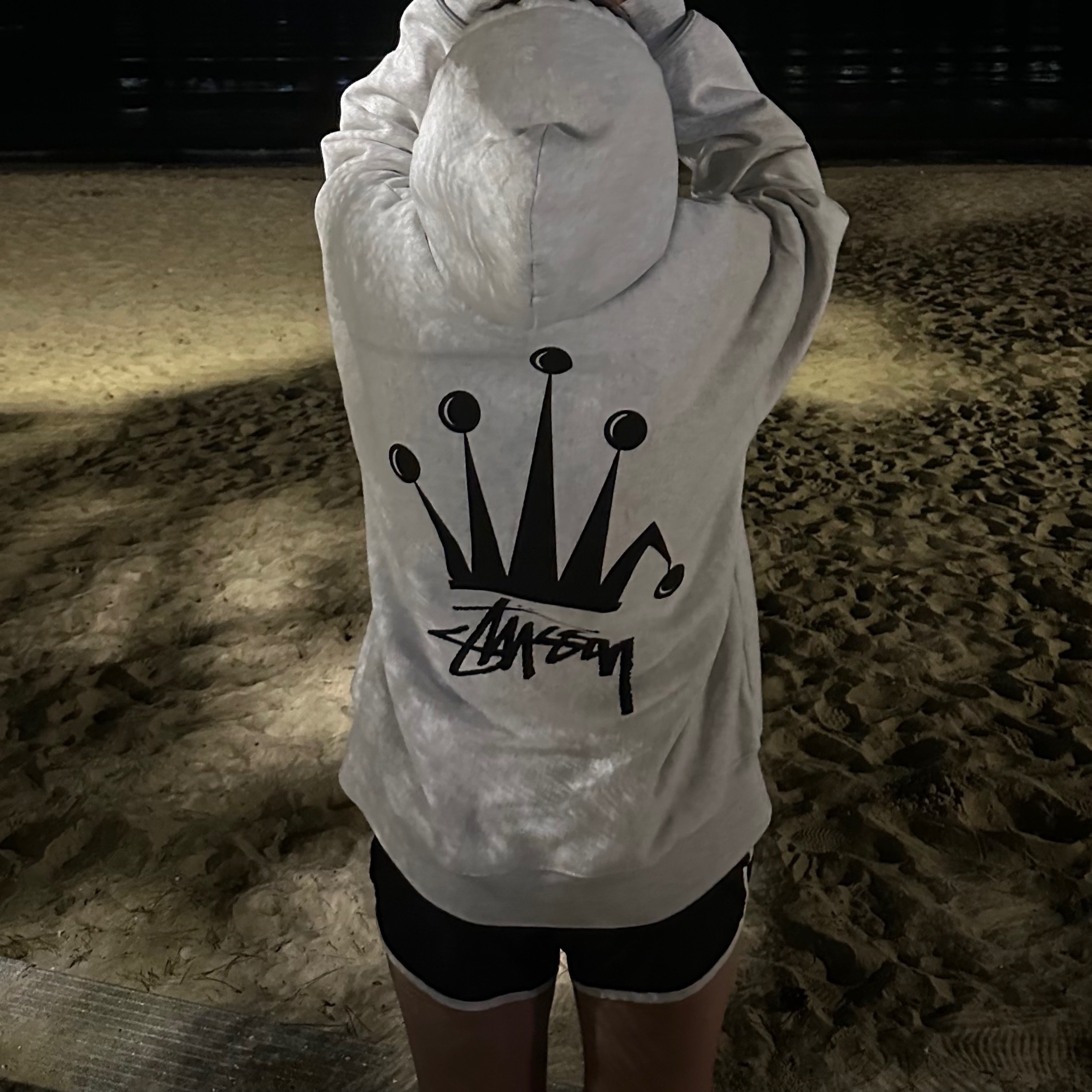 Stussy Regal Crown Zip Hoodie Ash Heather 착용 스타일 - 2