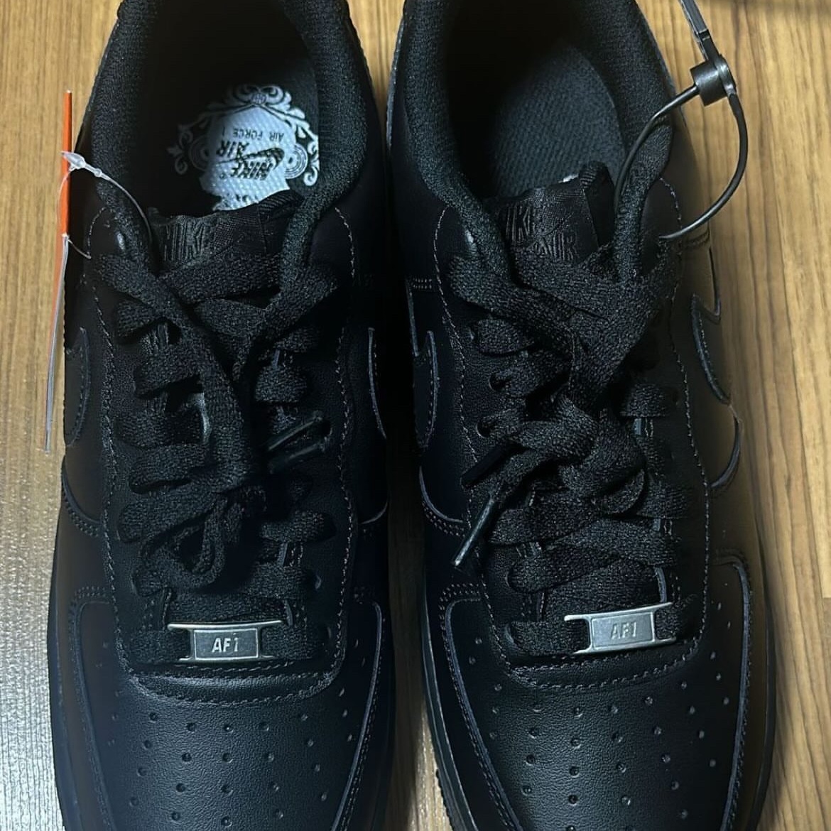 Nike Air Force 1 '07 Low Triple Black 착용 스타일