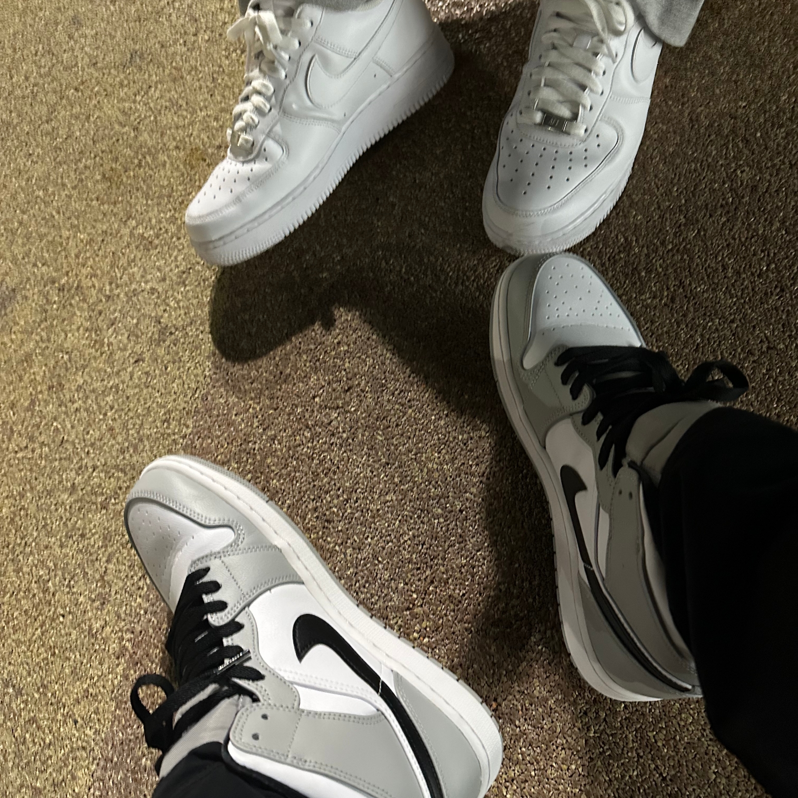 Jordan 1 Mid Light Smoke Grey, Nike Air Force 1 '07 Low White 착용 스타일 - 1