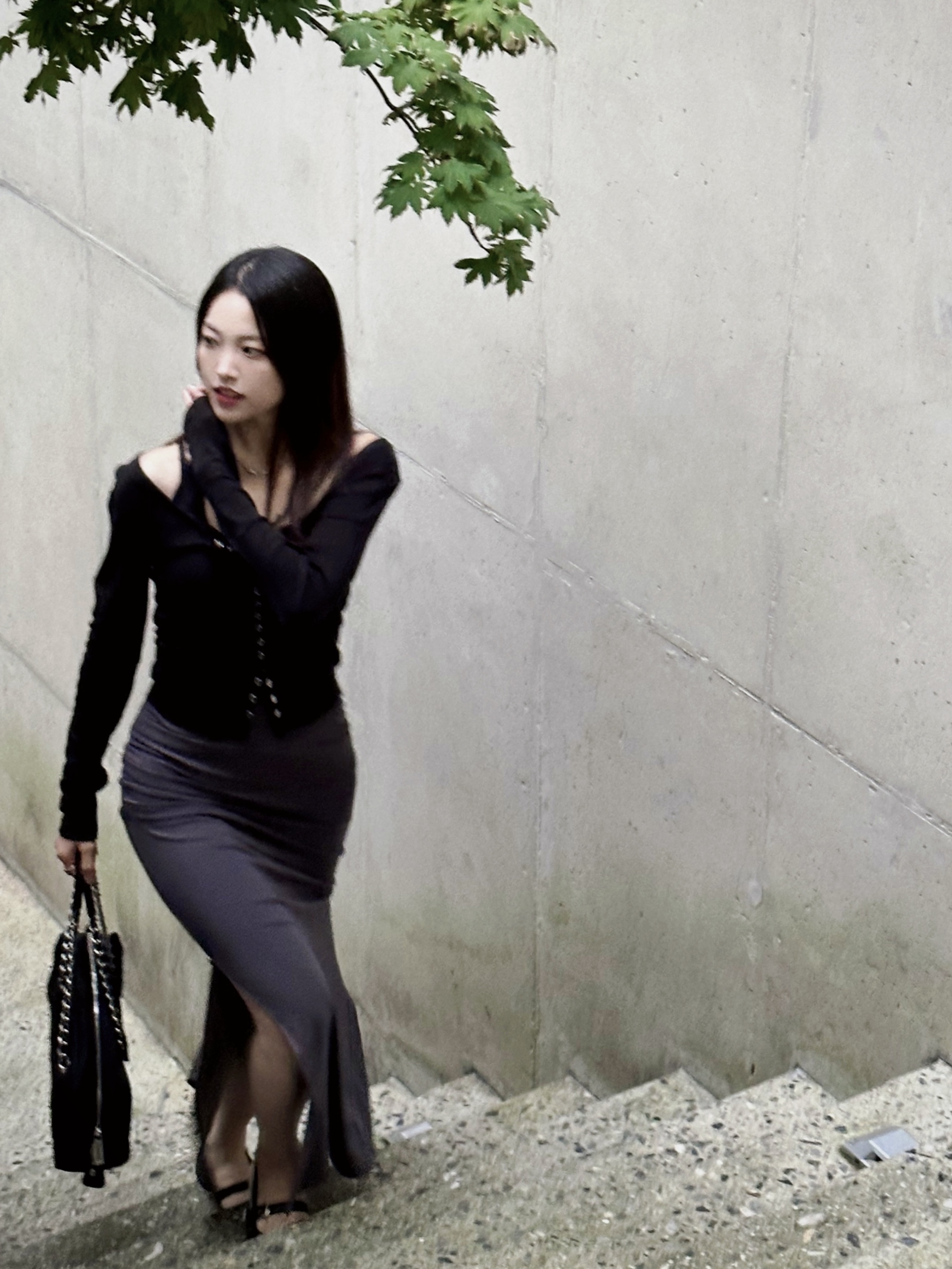 Prada Pocono Nylon Quilted Chain Shoulder Bag Black 착용 스타일 - 2