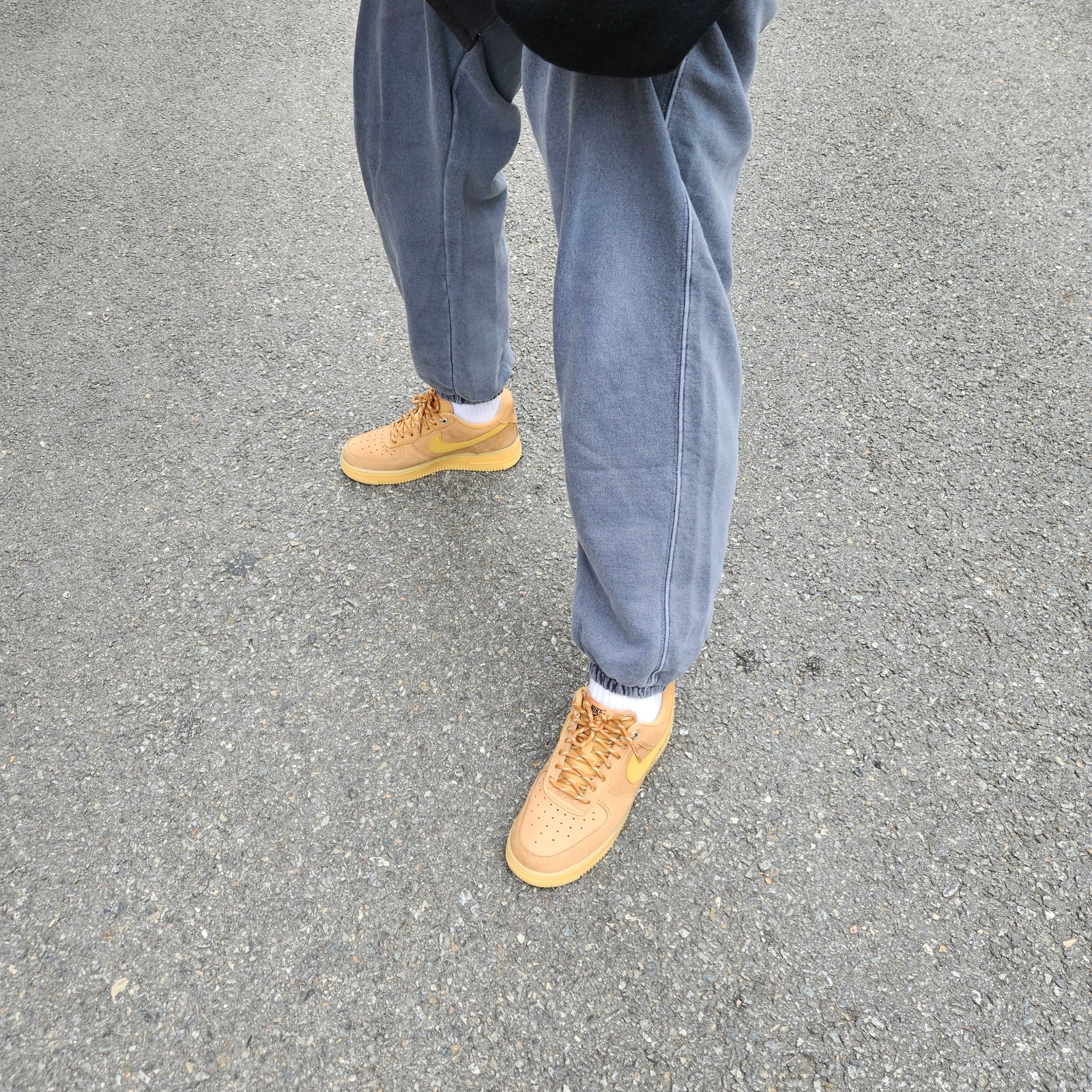 Nike Air Force 1 '07 WB Flax 착용 스타일