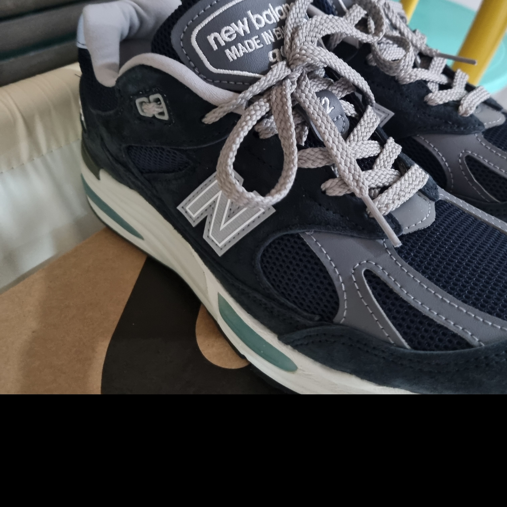 New Balance 991v2 Made in UK Dark Navy Smoked Pearl 착용 스타일