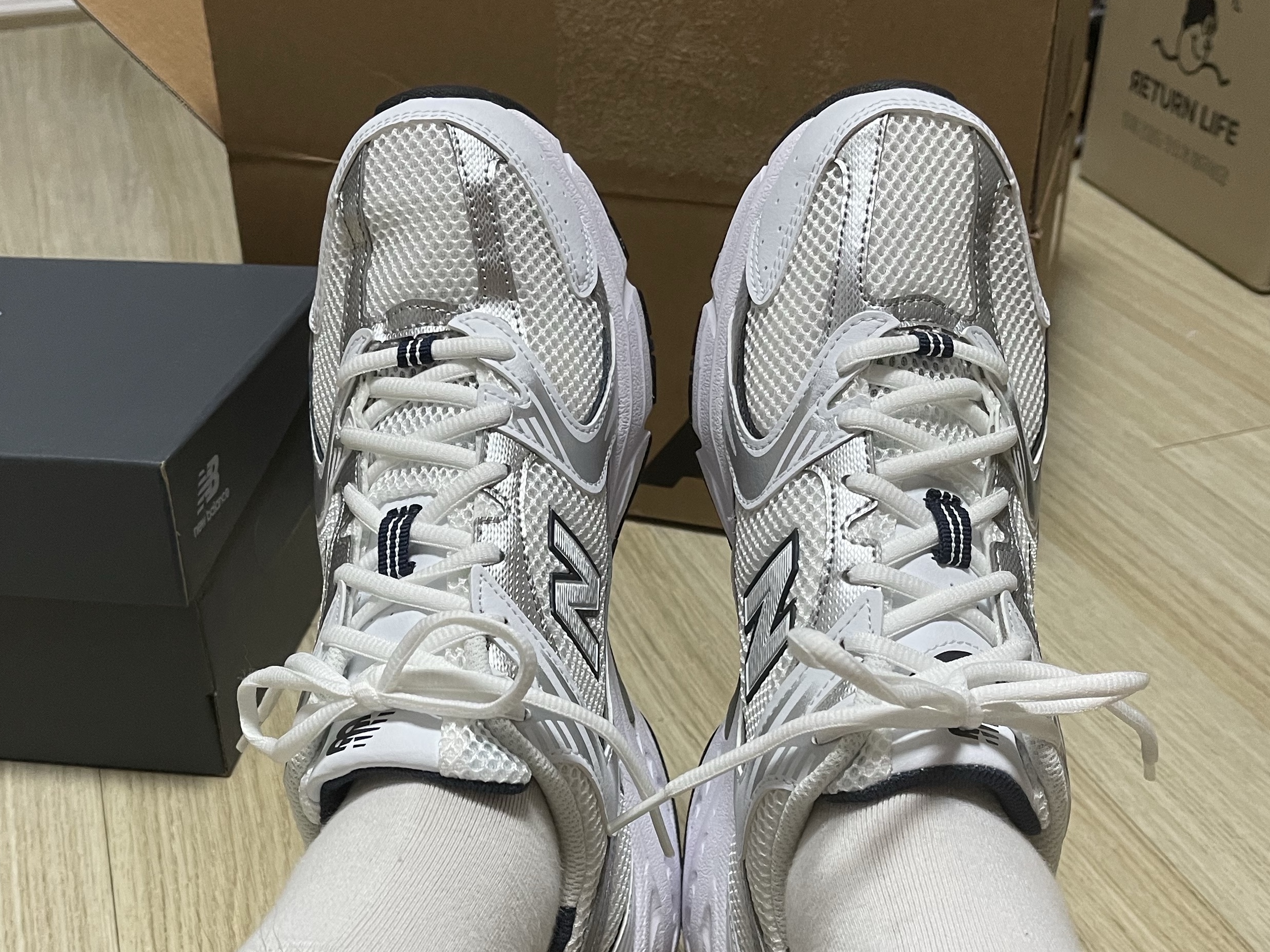 New Balance 530 White 착용 스타일