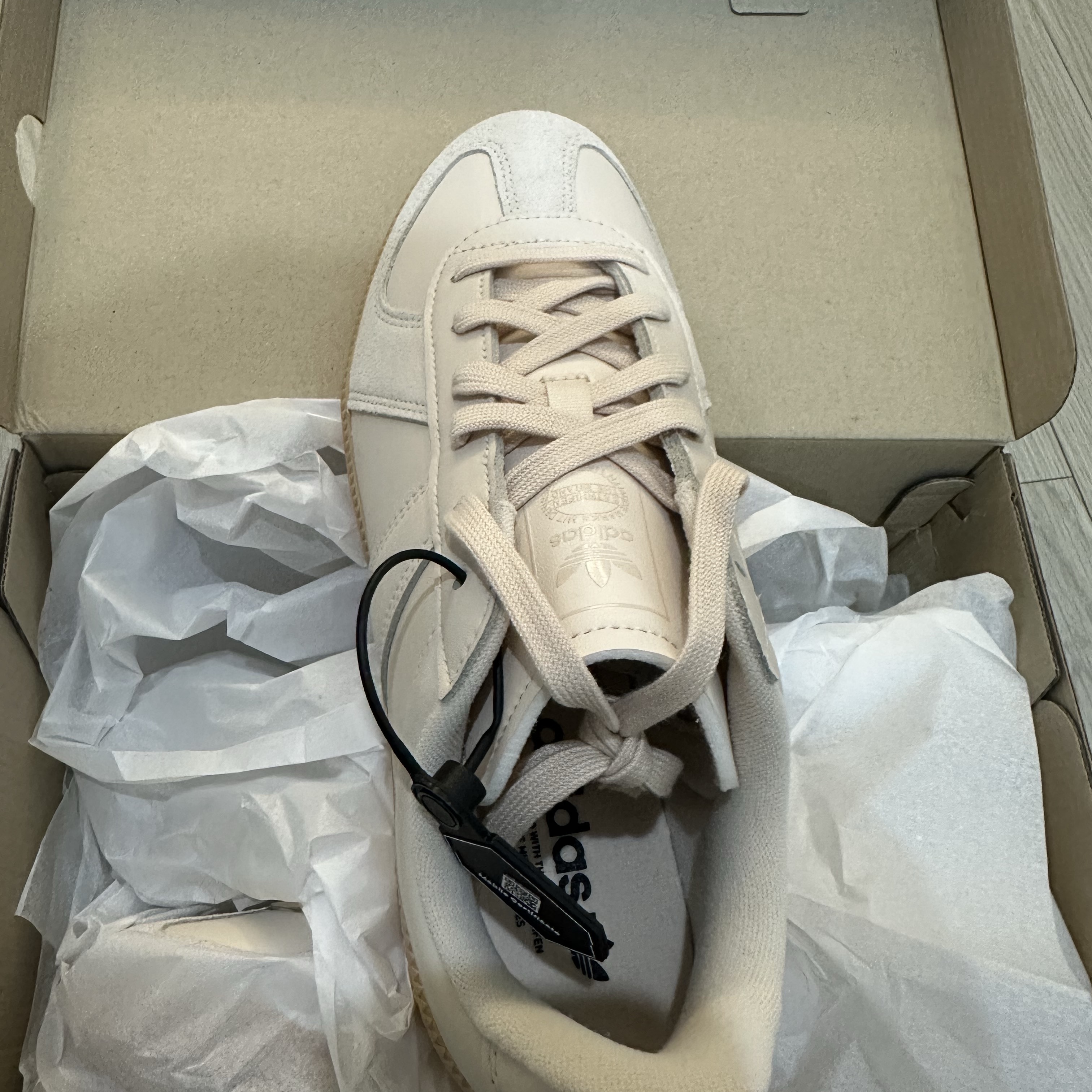 Adidas BW Army Halo Ivory Gum 착용 스타일