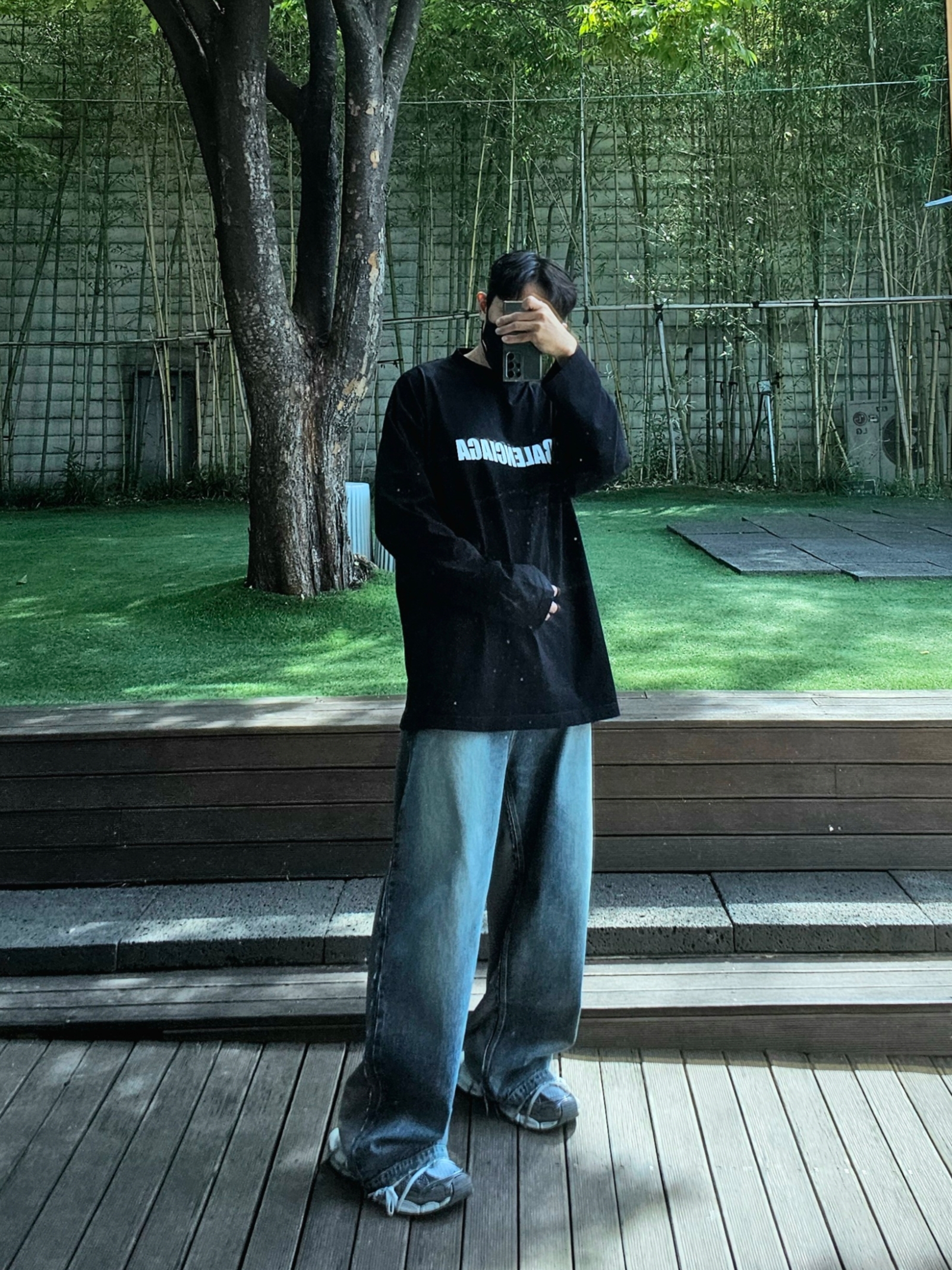 Balenciaga Hybrid Baggy Pants Light Blue, Balenciaga 3XL Sneakers Grey White Red 착용 스타일 - 1