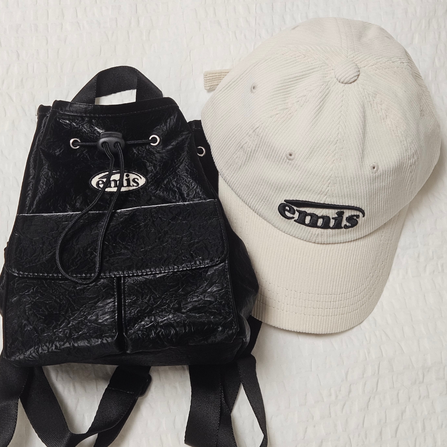 Emis Mini Wappen Pocket Backpack Black, Emis New Logo Corduroy Emis Cap Cream 착용 스타일 - 2