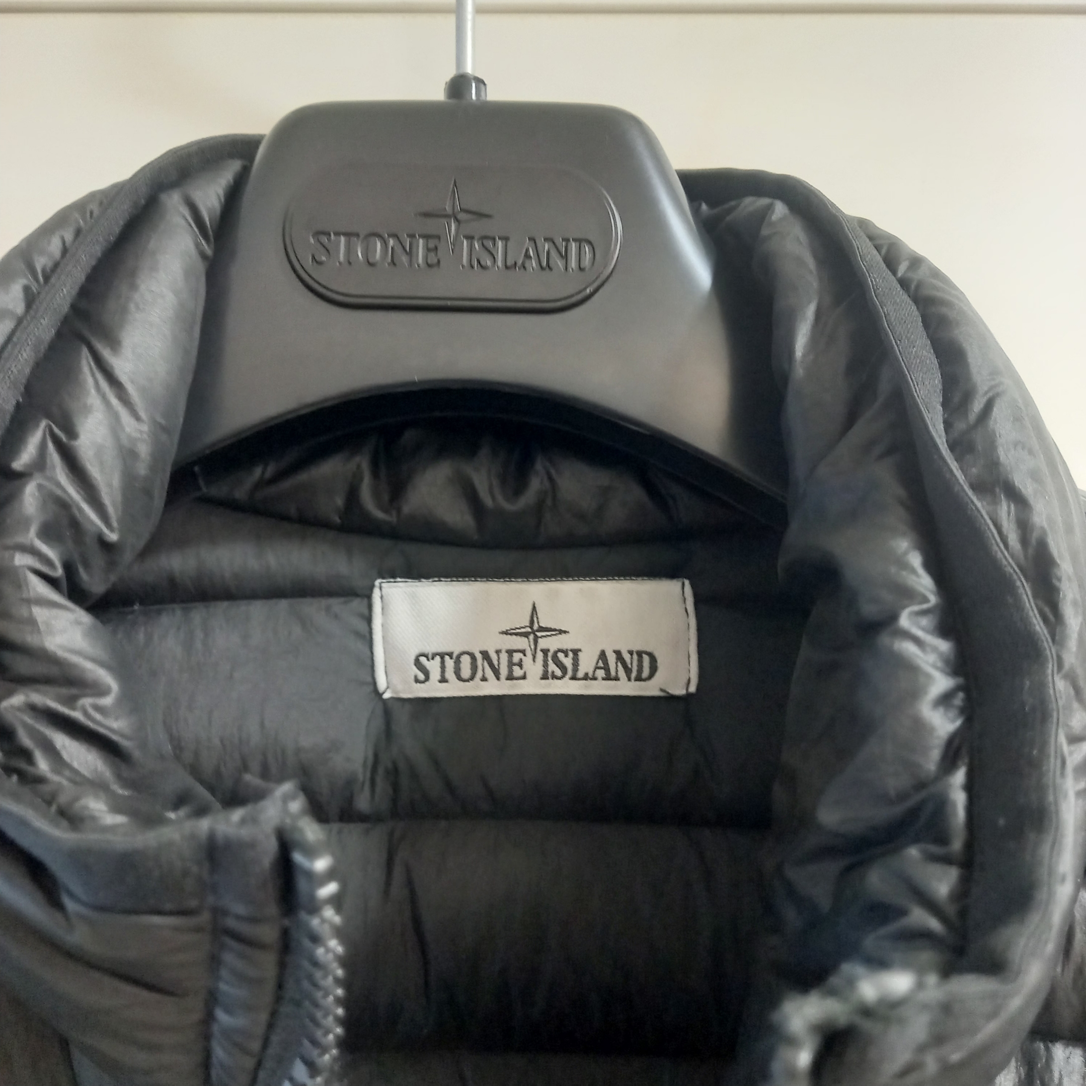 Stone Island G0224 Loom Woven Chambers Recycled Nylon Down-TC Vest Black - 23FW 착용 스타일 - 2