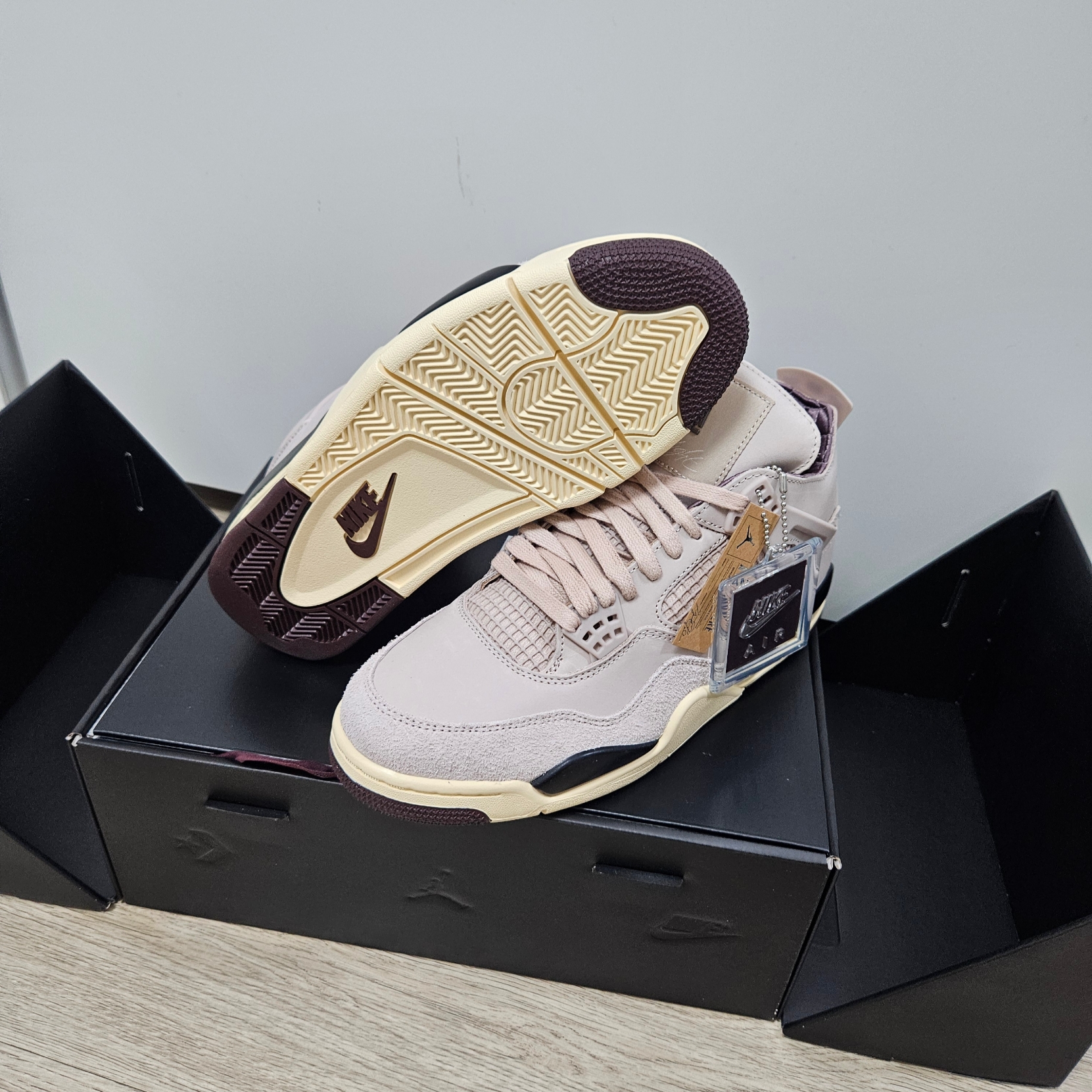 (W) Jordan 4 x A Ma Maniere Retro OG SP W.Y.W.S. 착용 스타일 - 3