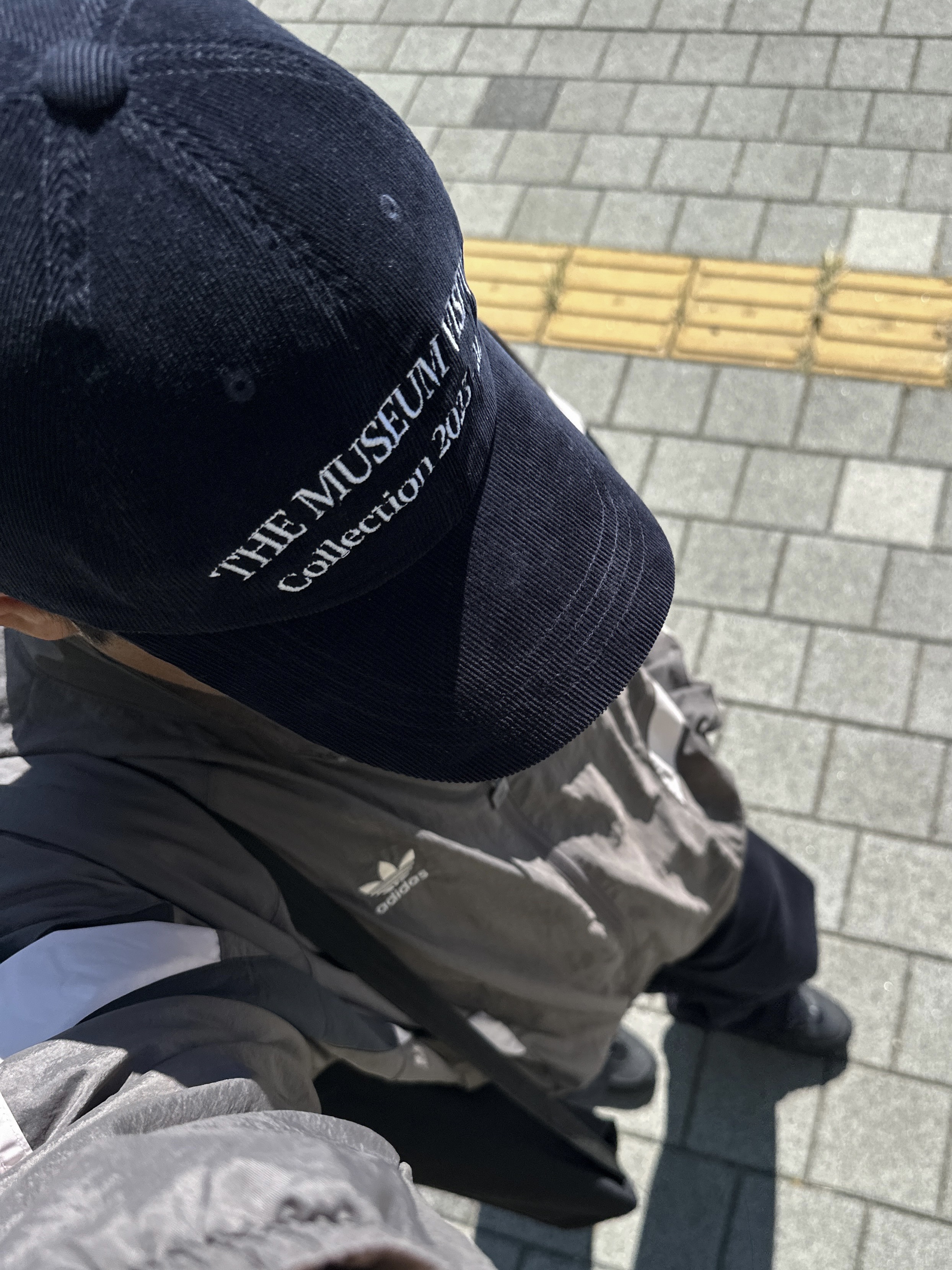 Adidas Real Madrid Originals Track Top Charcoal Grey - KR Sizing, The Museum Visitor Corduroy Ball Cap Brown 착용 스타일 - 2