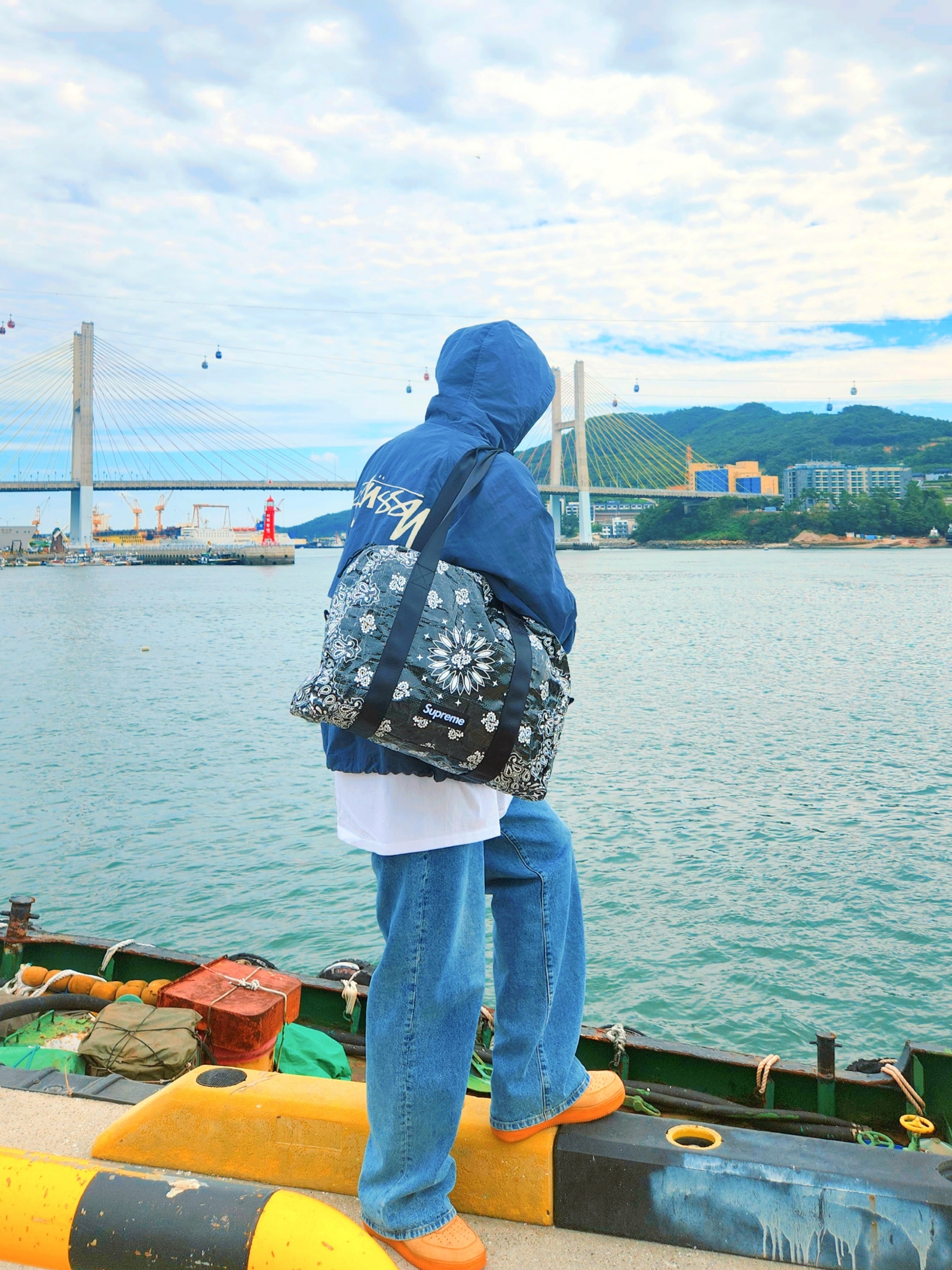 Stussy Wave Dye Beach Shell Jacket Navy, Supreme Bandana Tarp Small Duffle Bag Black - 21SS 착용 스타일 - 1