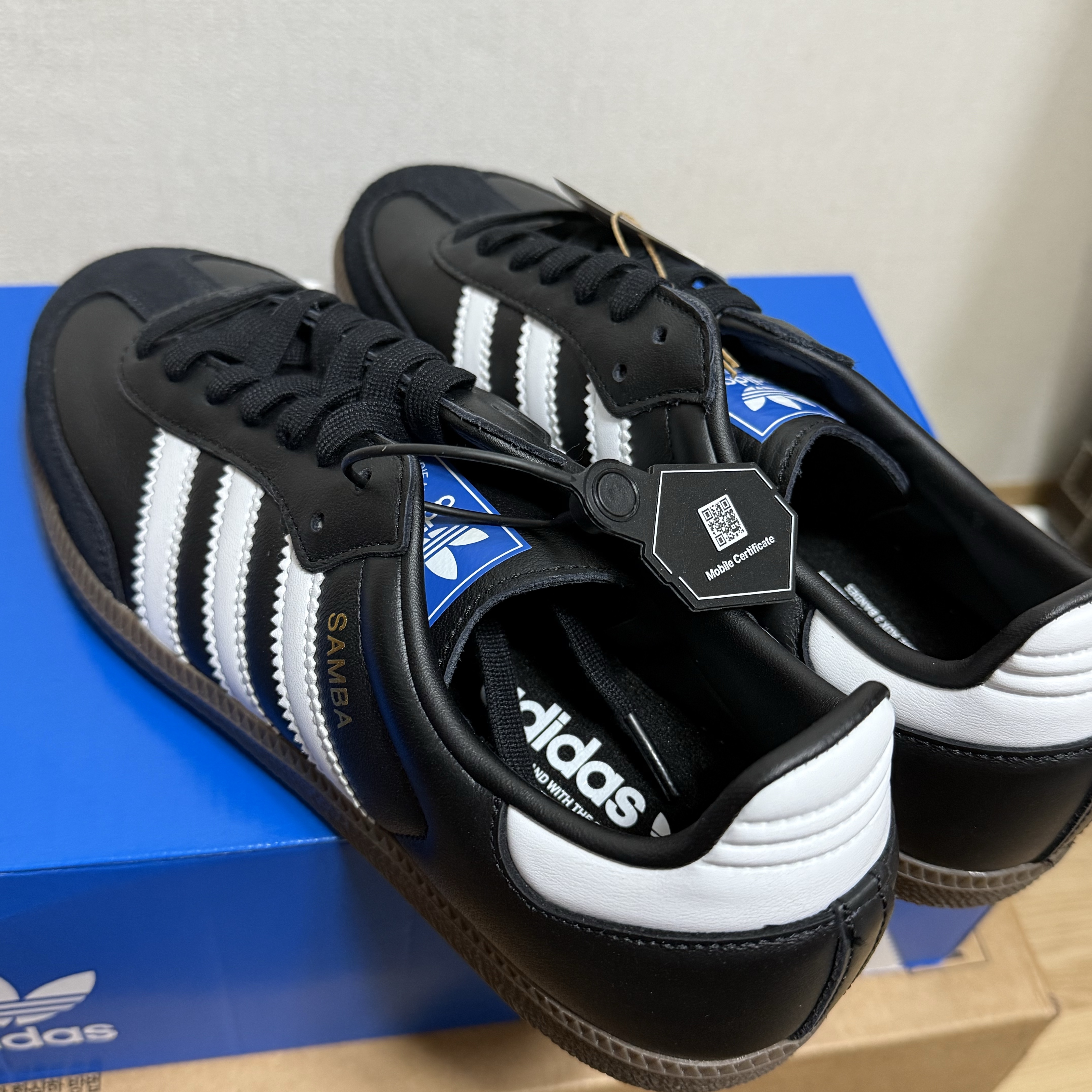 Adidas Samba OG Black White Gum 착용 스타일