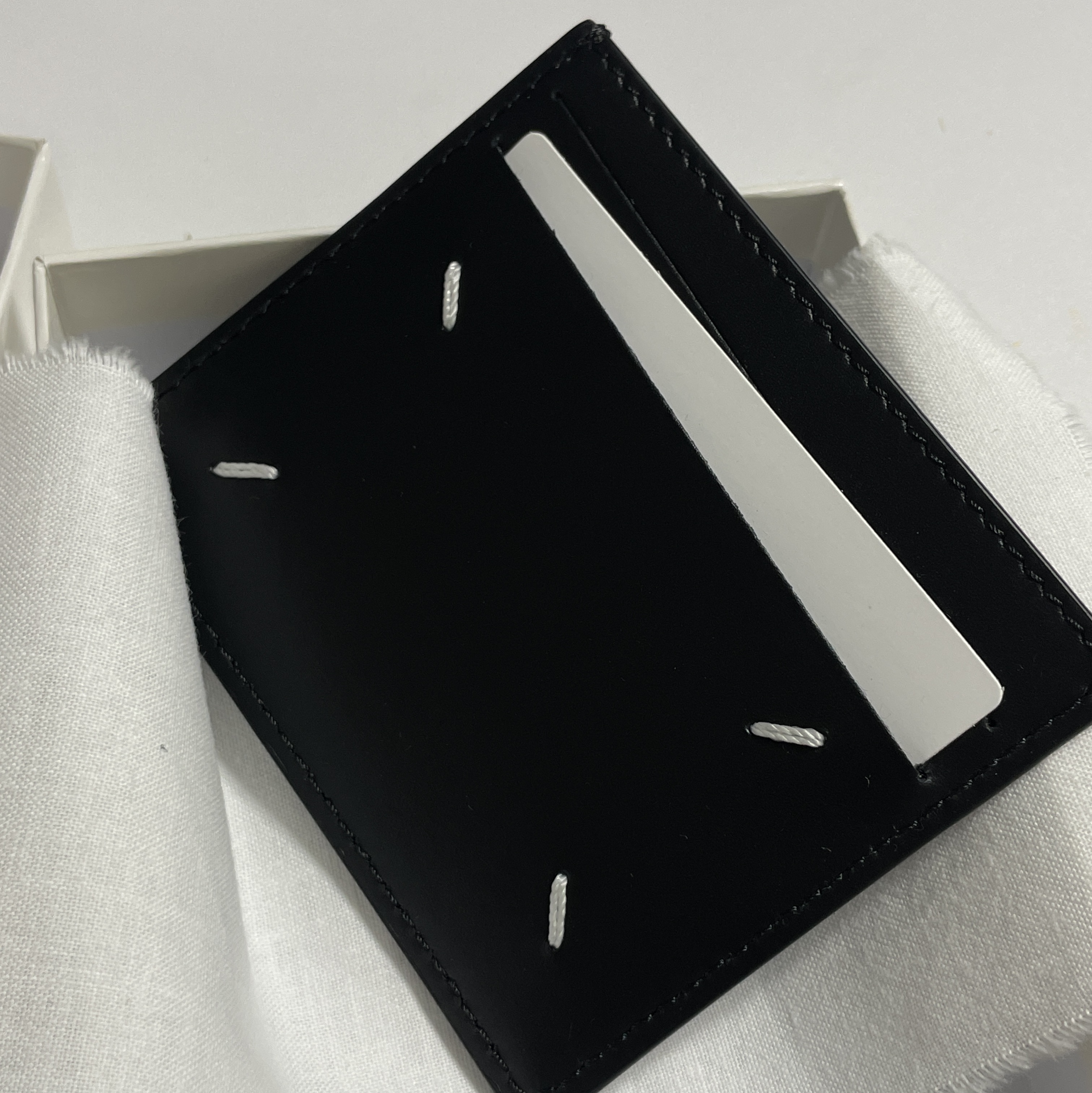 Maison Margiela Bovine Leather Card Holder Black 착용 스타일