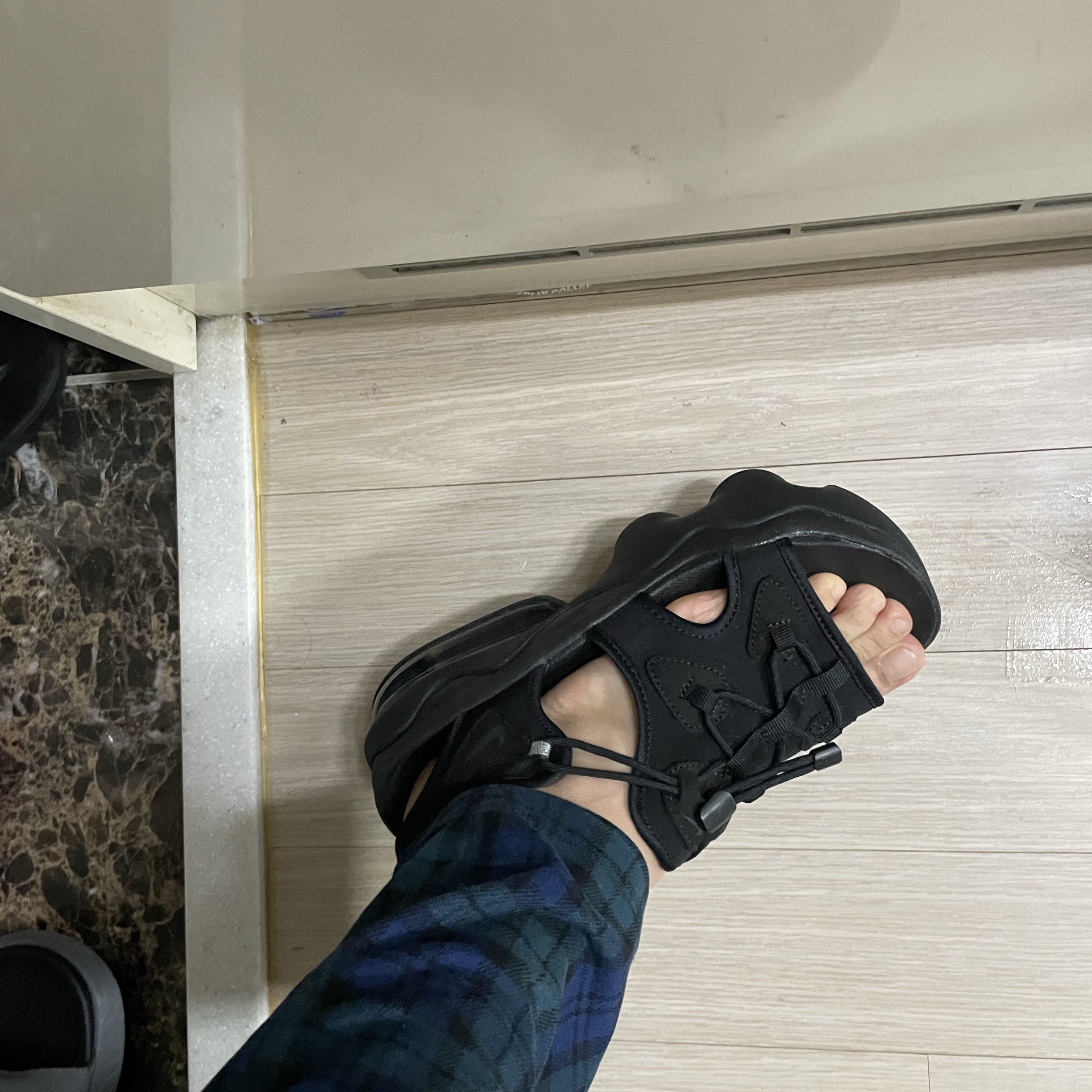 (W) Nike Air Max Koko Sandal Black 착용 스타일