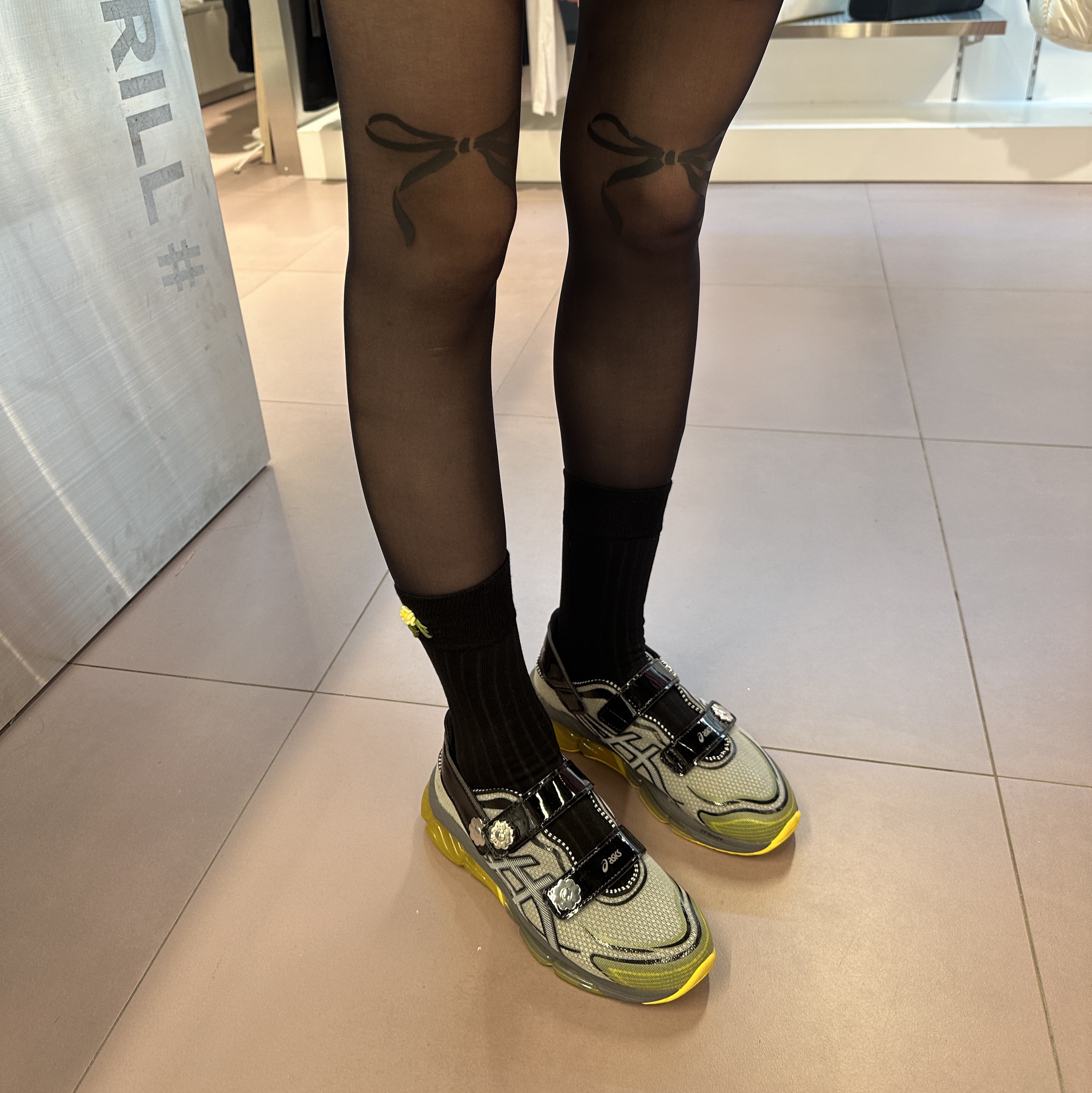 Asics x Cecilie Bahnsen Gel-Quantum 360 VIII Grey Yellow 착용 스타일 - 3