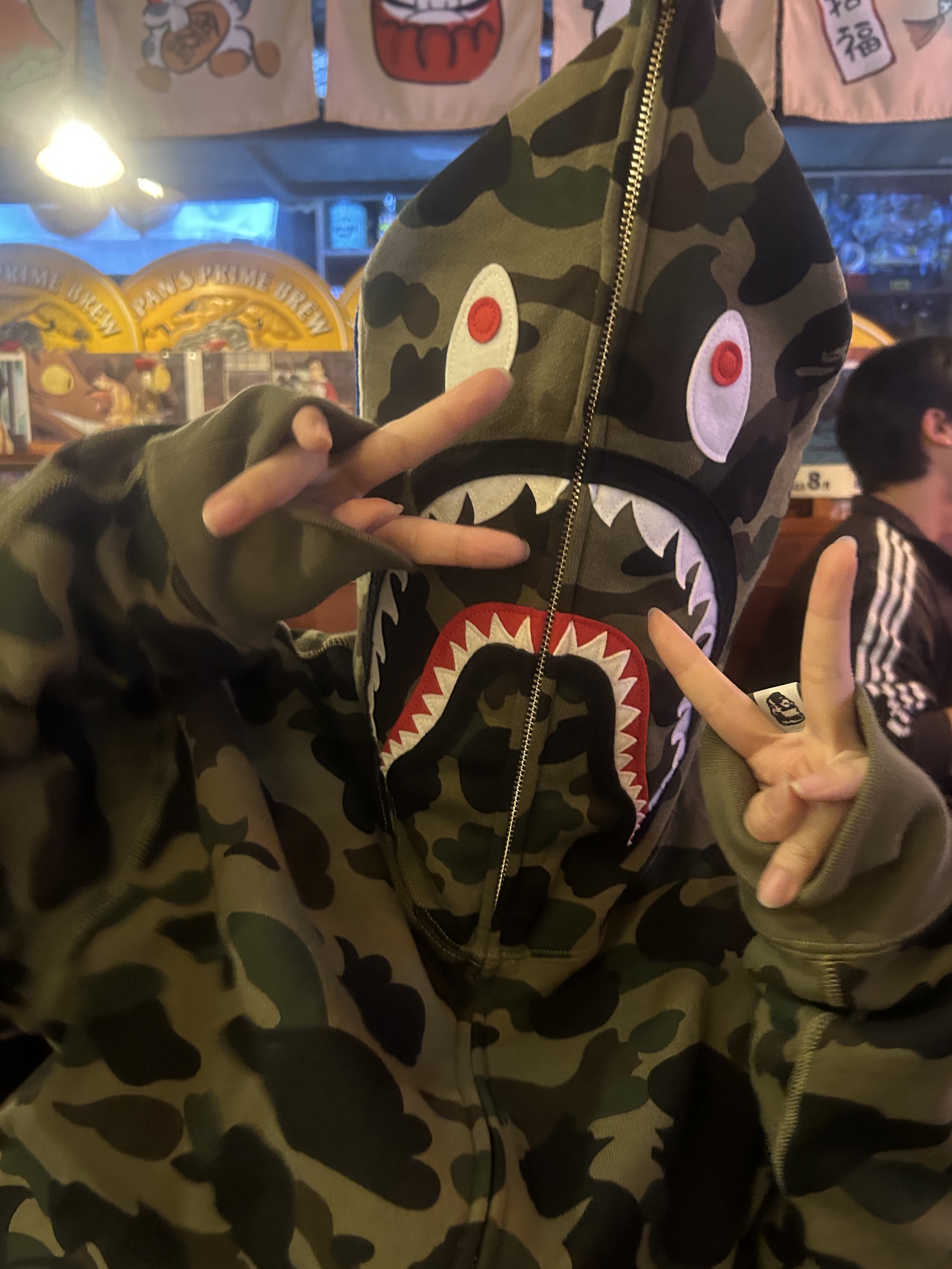 BAPE 1st Camo Shark Full Zip Hoodie Army Green 착용 스타일 - 1