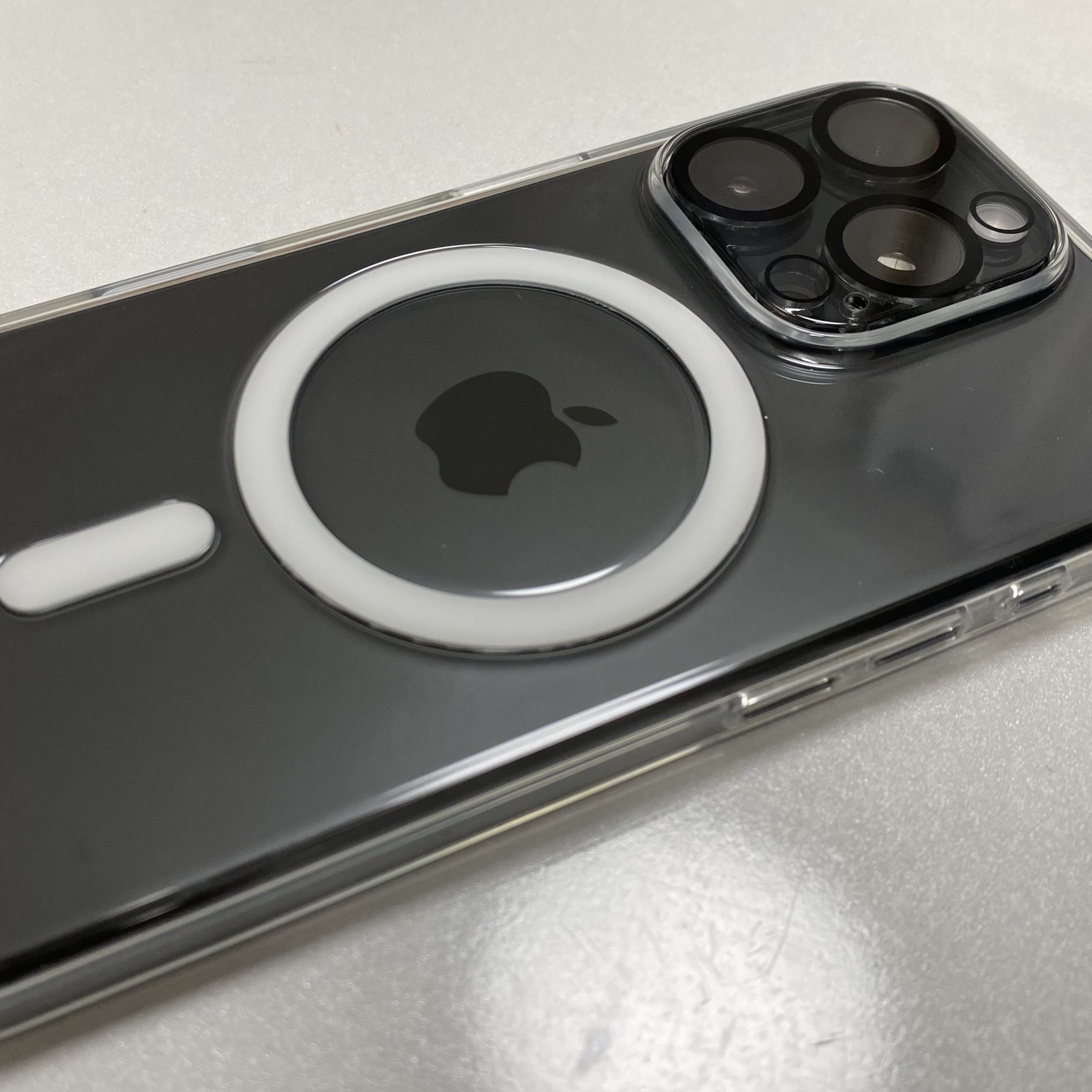 Apple iPhone 16 Pro 256GB Black Titanium (Korean Ver.) 착용 스타일 - 2