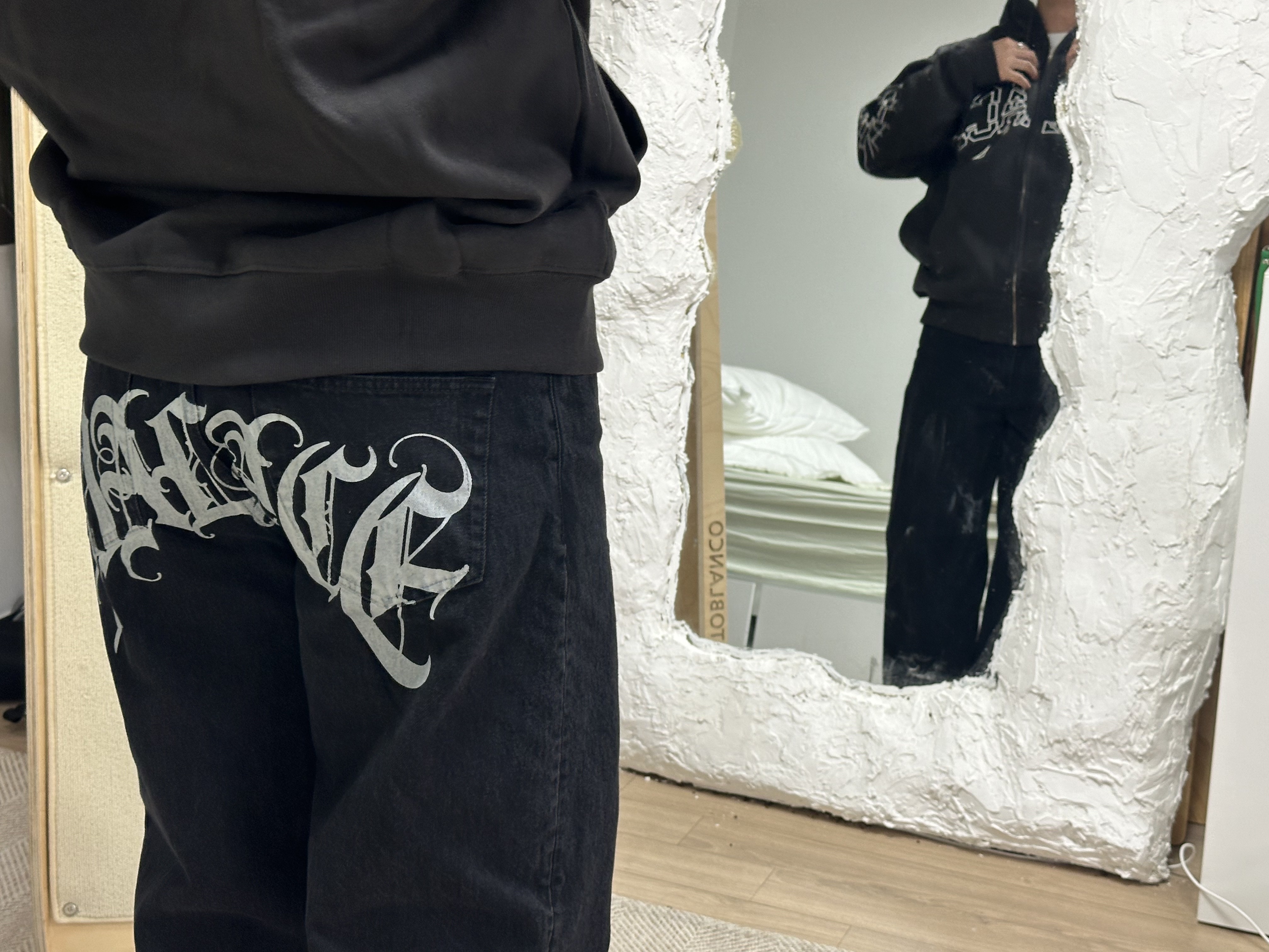 Palace Shatter Zip Hood Black - 24FW, Palace EL Script P90 Baggy Jean Black - 24FW 착용 스타일 - 5
