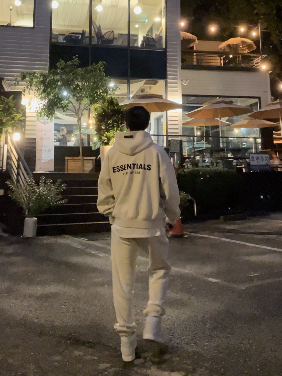 Essentials The Core Collection Hoodie Light Oatmeal, Essentials The Core Collection Sweatpants Light Oatmeal 착용 스타일