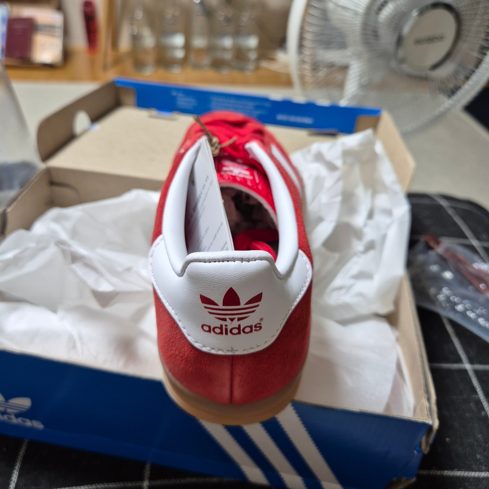 Adidas Gazelle Indoor Better Scarlet Cloud White 착용 스타일 - 5
