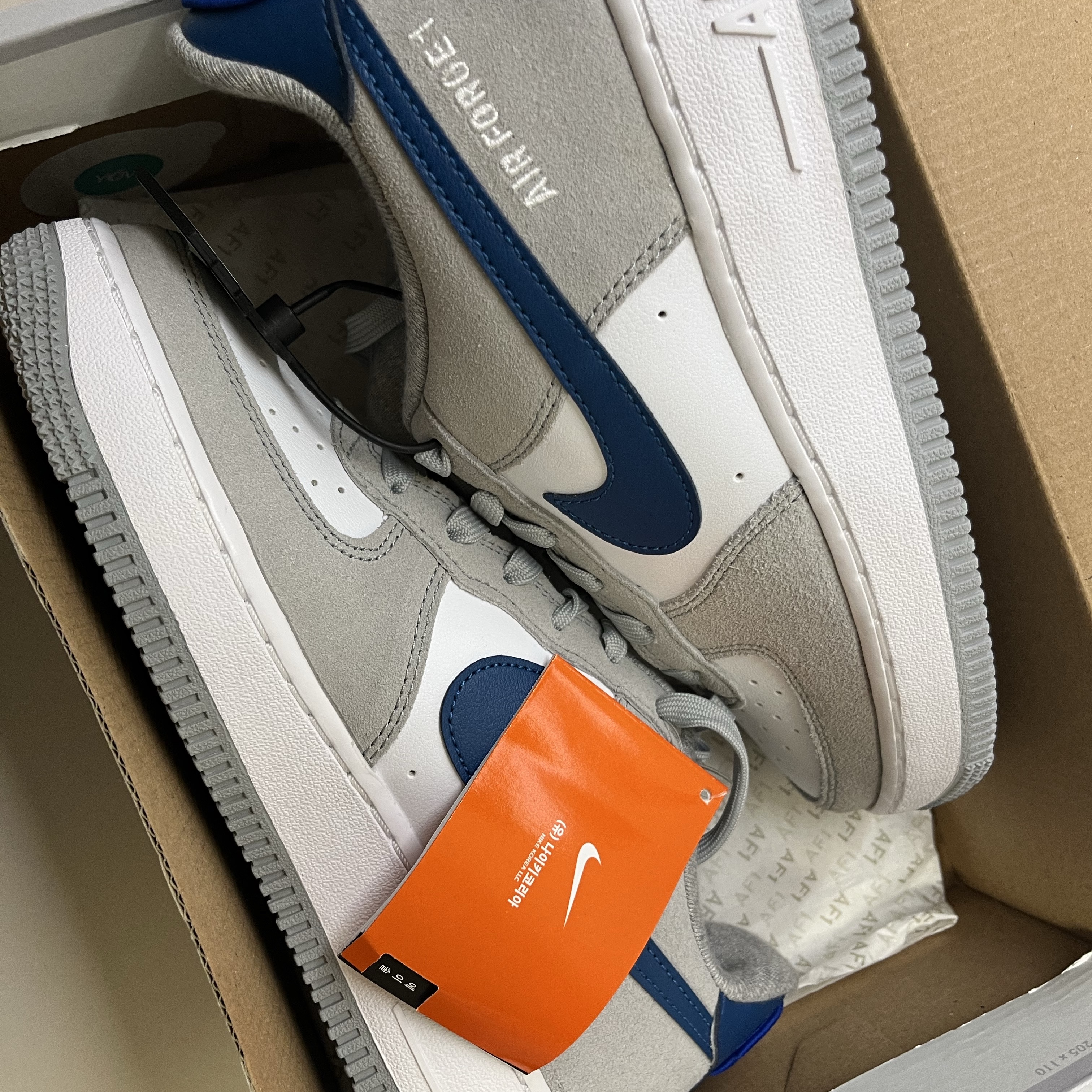 (GS) Nike Air Force 1 LV8 Athletic Club Light Smoke Grey Marina 착용 스타일