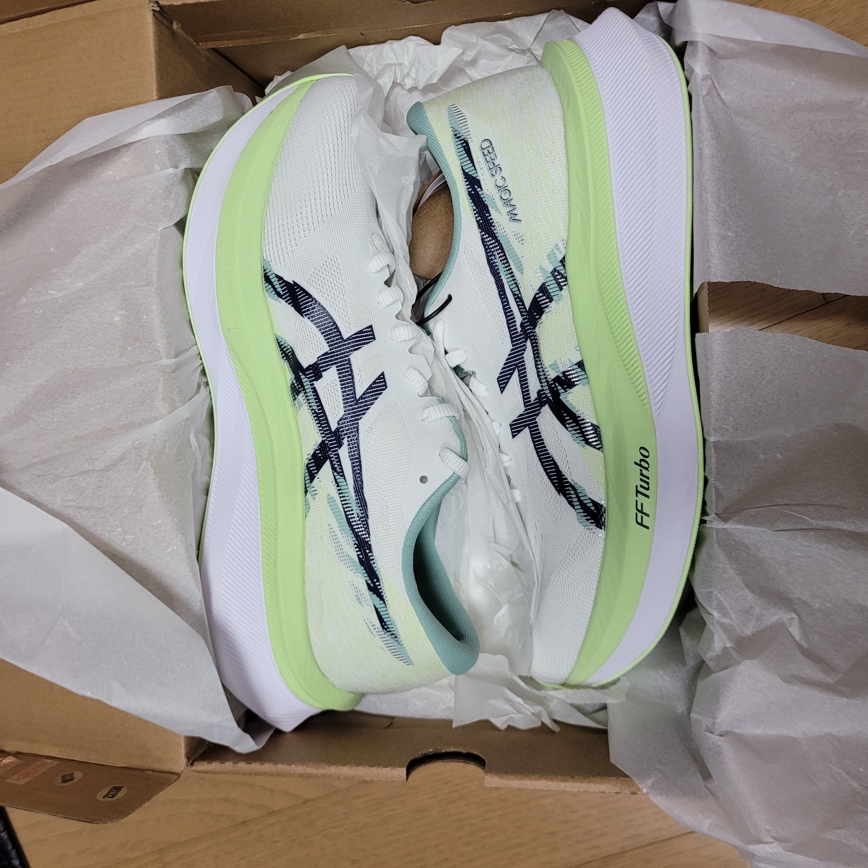 Asics Magic Speed 4 White Blue Expanse 착용 스타일
