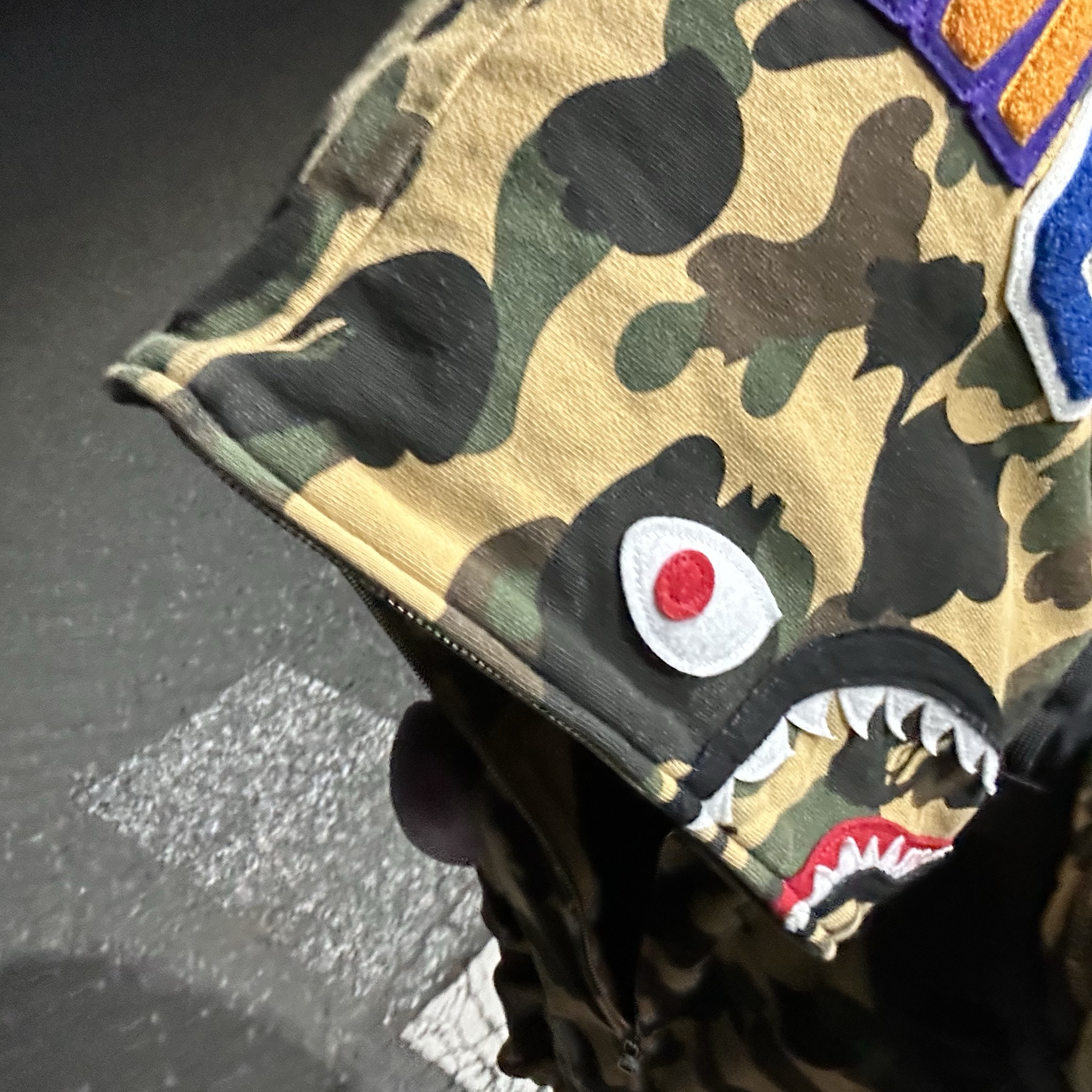 BAPE 1st Camo Shark Full Zip Hoodie Yellow 착용 스타일 - 3