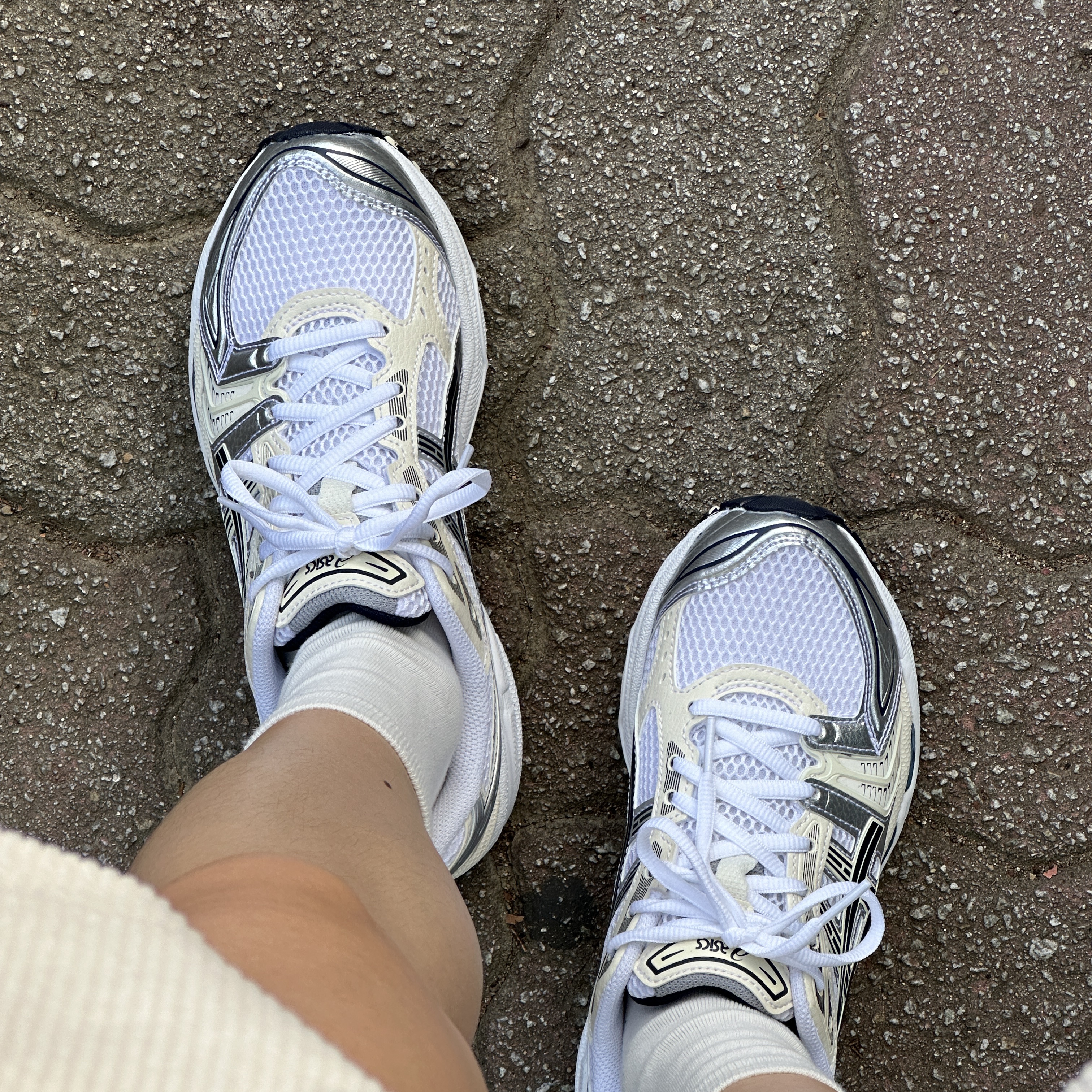 (W) Asics Gel-Kayano 14 White Midnight 착용 스타일 - 2