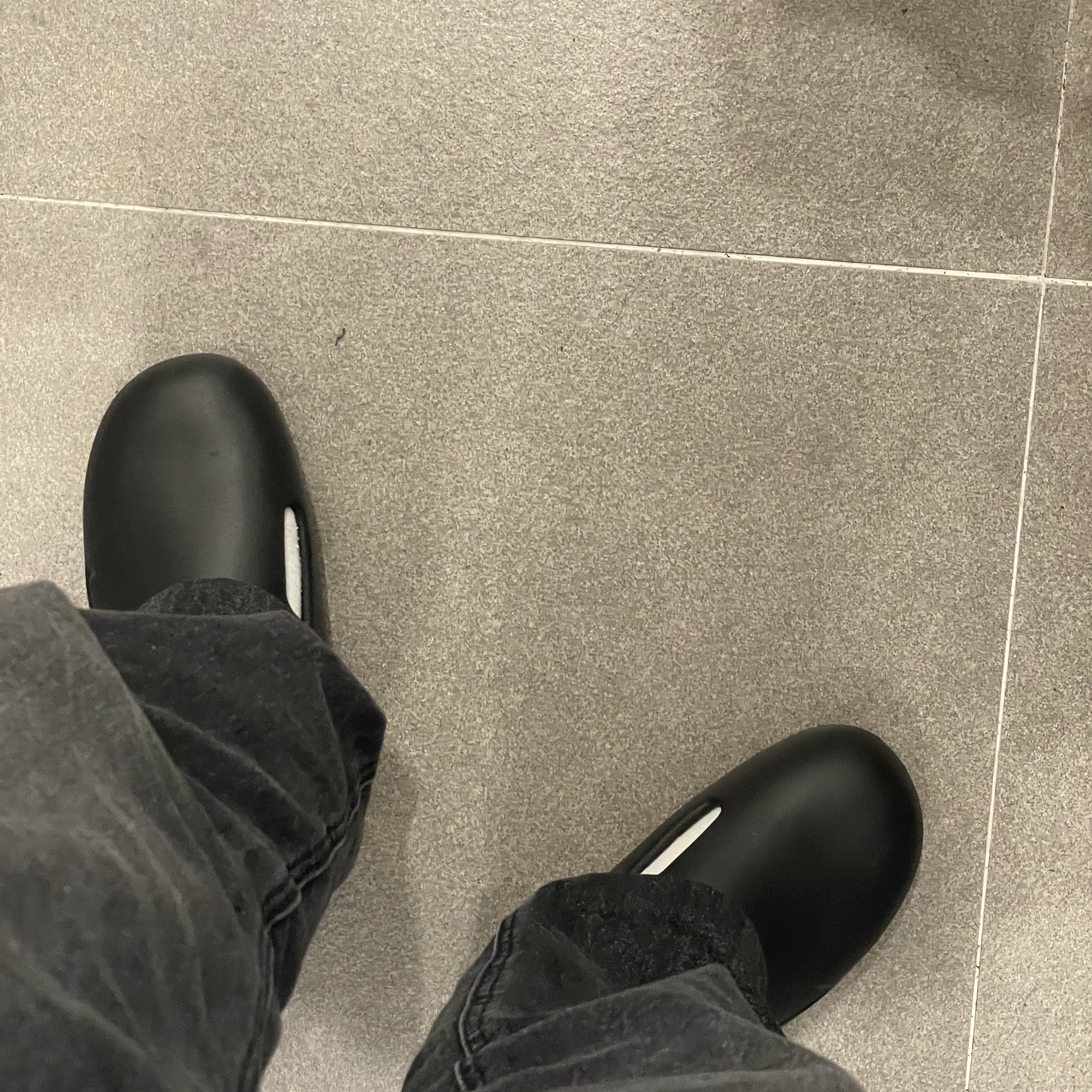 Nike Calm Mule Black 착용 스타일 - 1