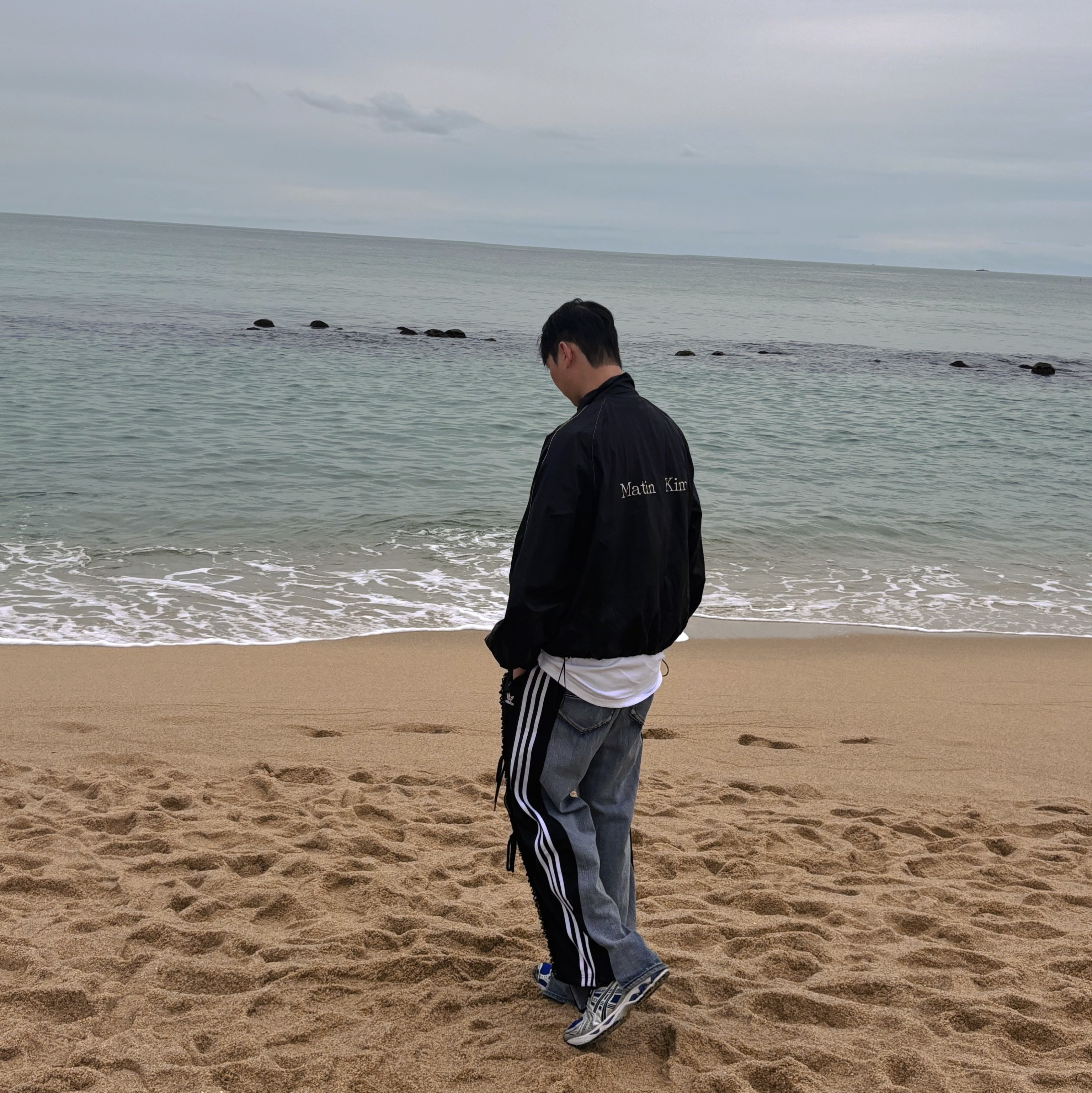 (W) Matin Kim Logo Coating Jumper Black, Asics Gel-Kayano 14 Monaco Blue Black 착용 스타일 - 1