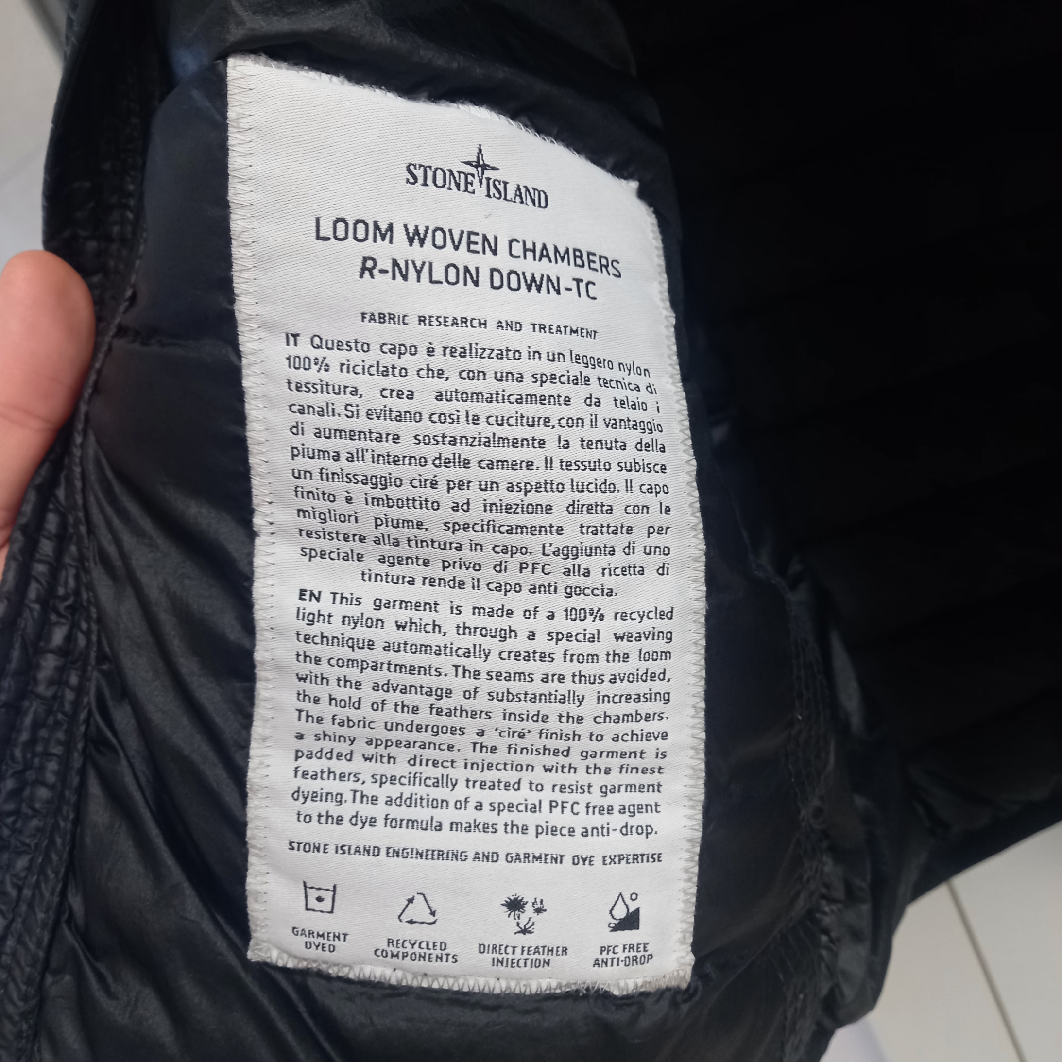 Stone Island G0224 Loom Woven Chambers Recycled Nylon Down-TC Vest Black - 23FW 착용 스타일 - 4