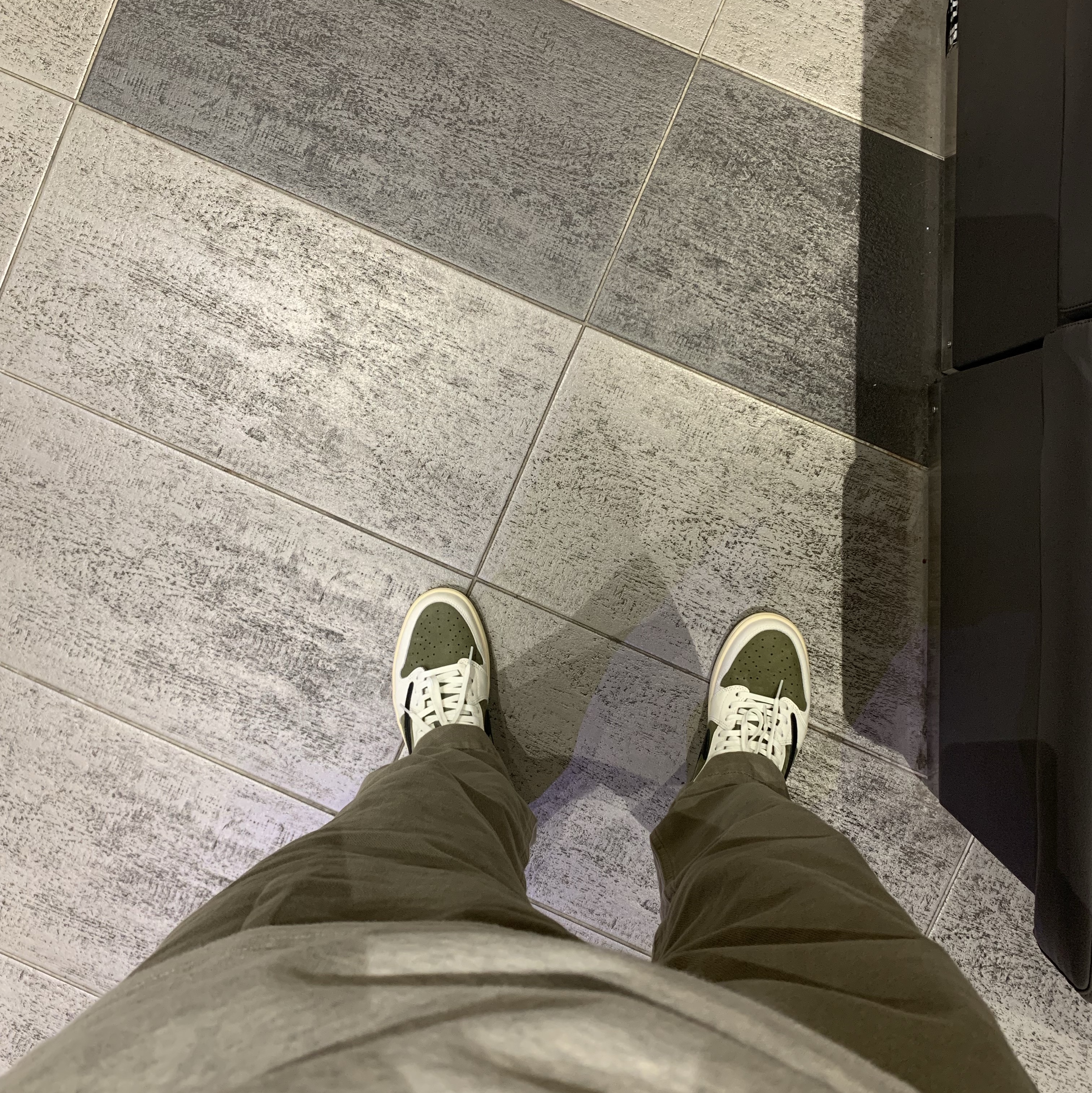 Jordan 1 x Travis Scott Retro Low OG SP Reverse Olive 착용 스타일